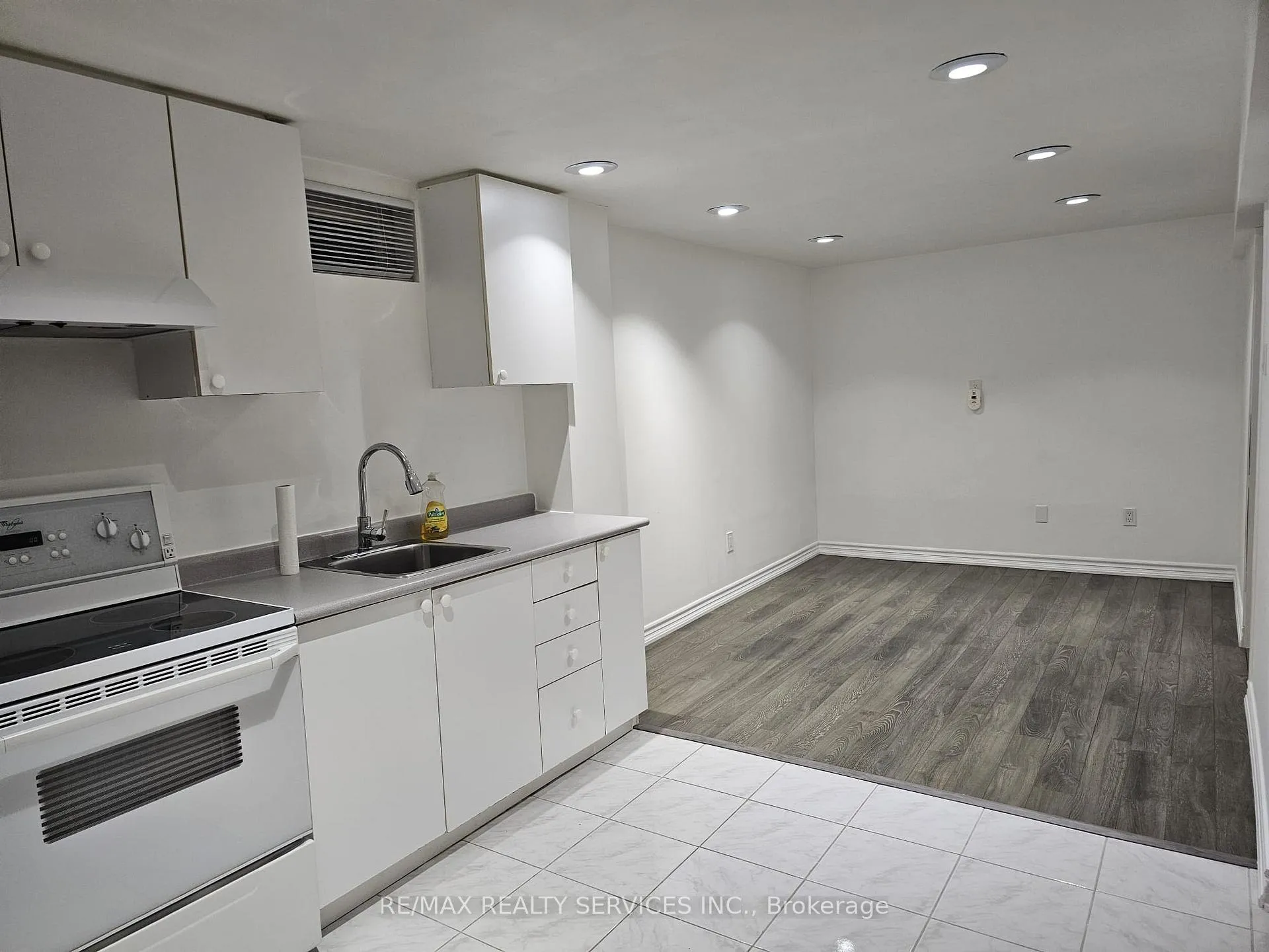 Photo 4 of Unit Lower, 21 Wayne Nicol Drive, Brampton, Northwood Park — HOMEH