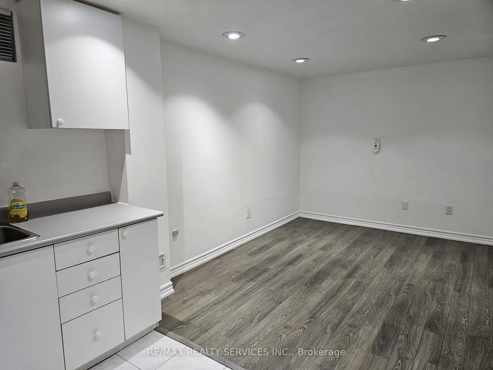 Photo 5 of Unit Lower, 21 Wayne Nicol Drive, Brampton, Northwood Park — HOMEH