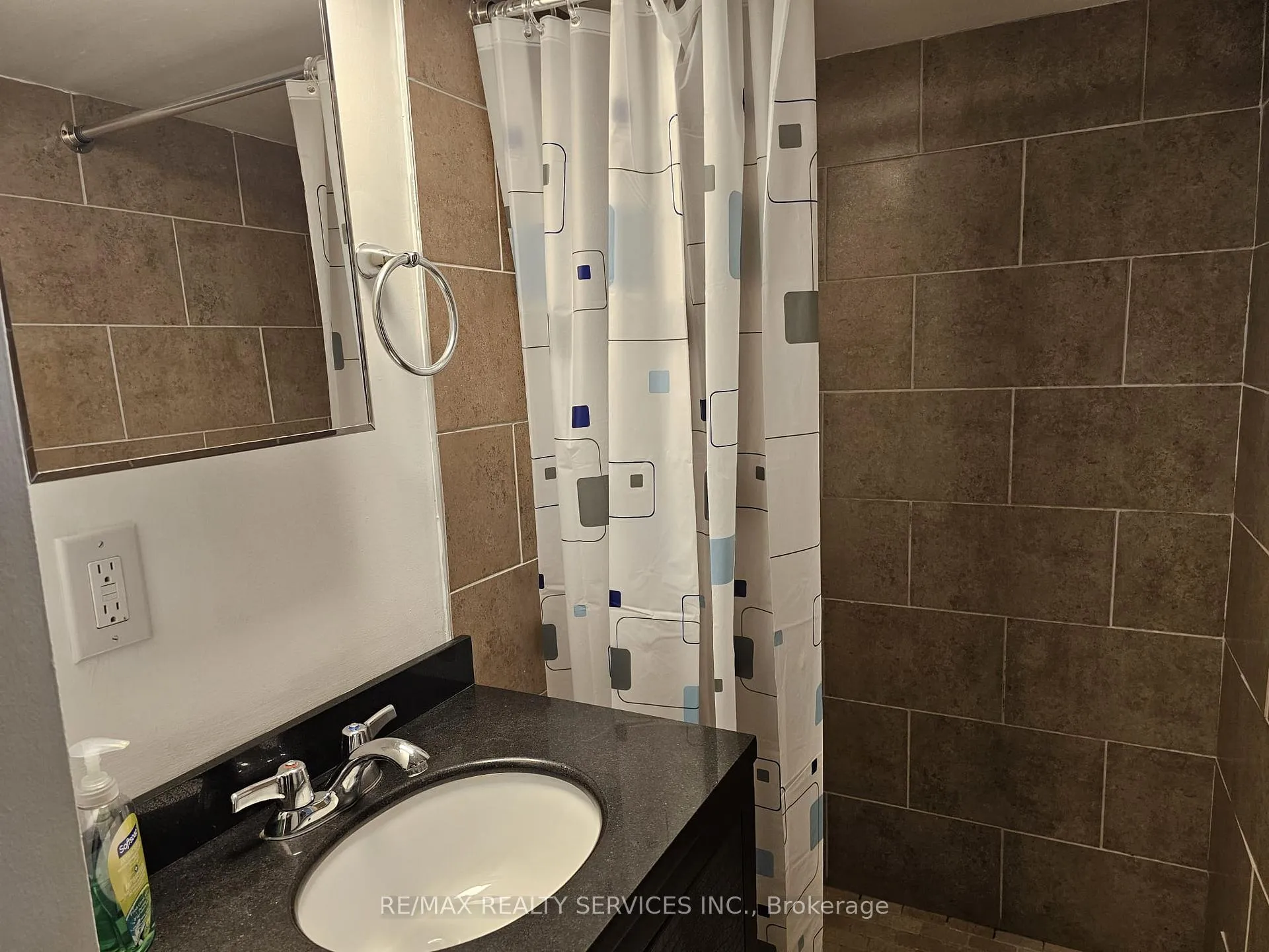 Photo 7 of Unit Lower, 21 Wayne Nicol Drive, Brampton, Northwood Park — HOMEH