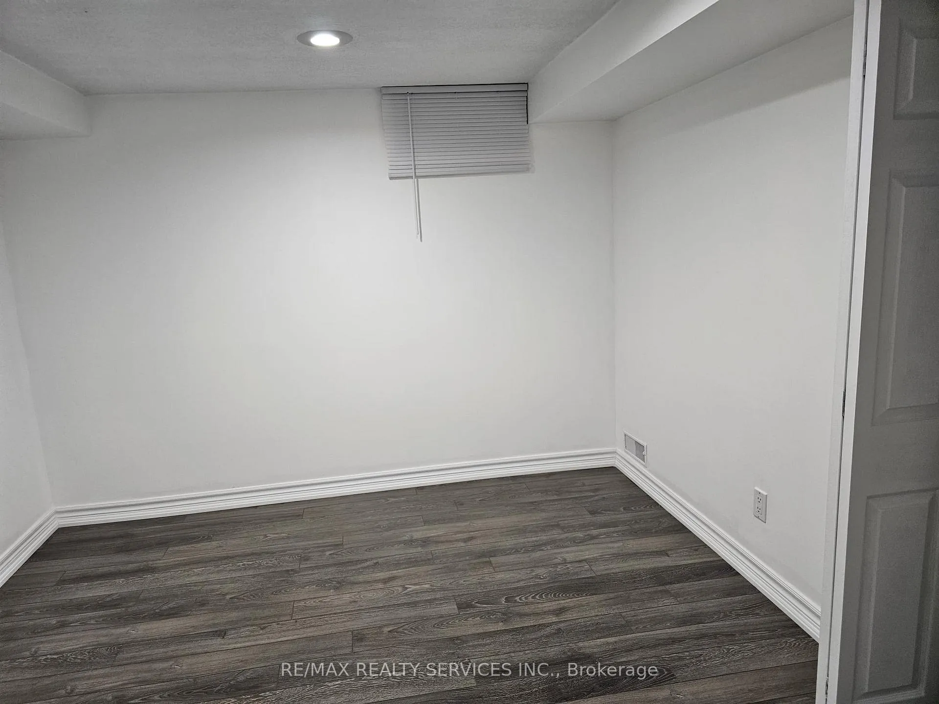 Photo 8 of Unit Lower, 21 Wayne Nicol Drive, Brampton, Northwood Park — HOMEH