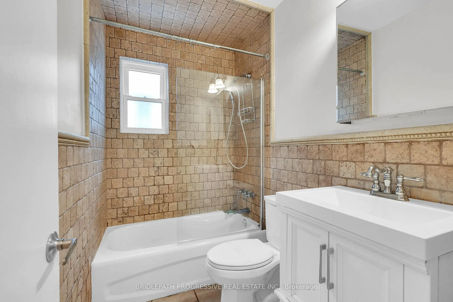Photo 12 of Unit A, 1898 Avenue Road, Toronto, Bedford Park-Nortown — HOMEH