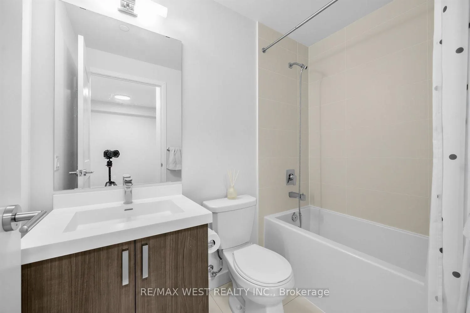 Photo 4 of Unit 1502, 7895 Jane Street, Vaughan, Concord — HOMEH