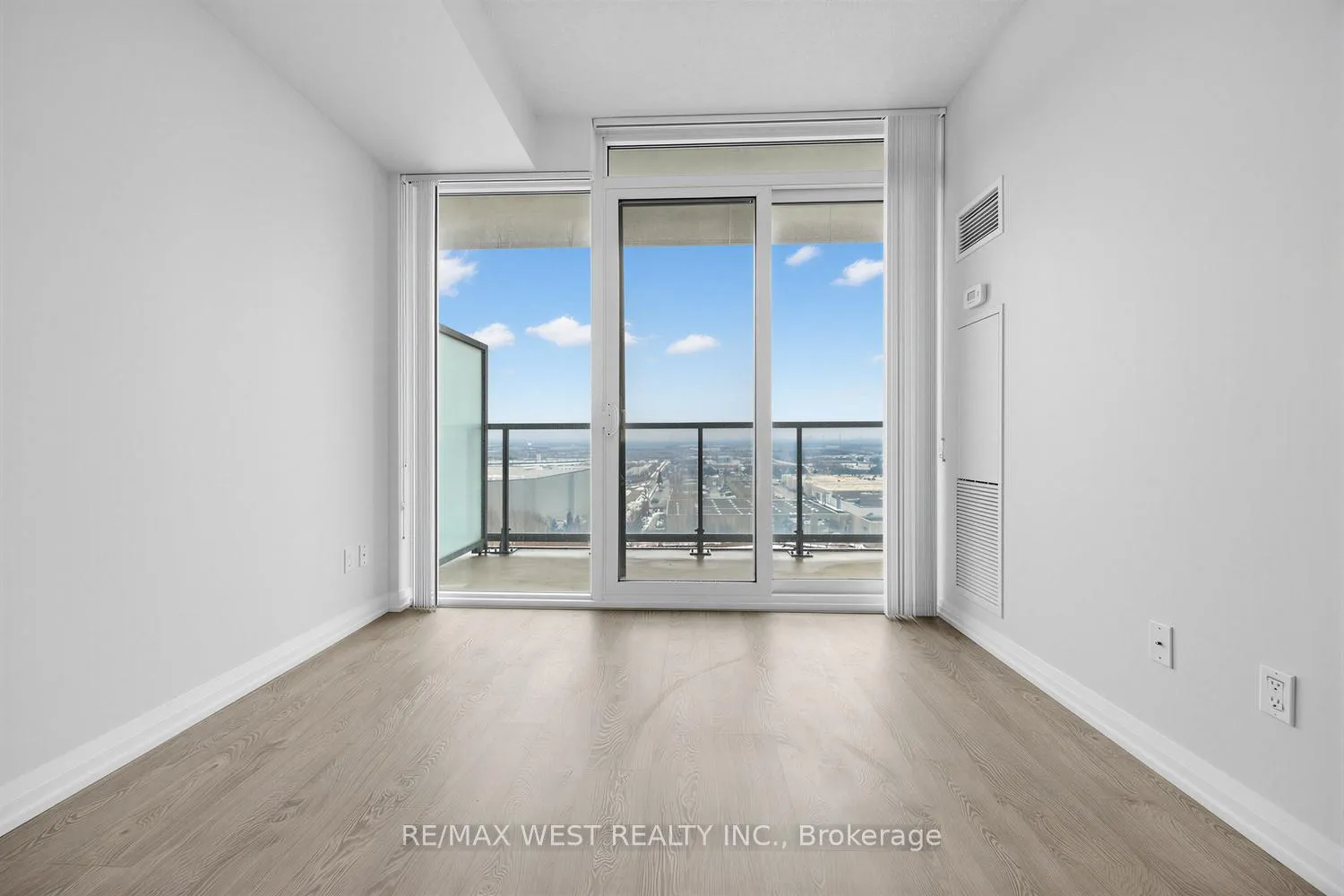 Photo 9 of Unit 1502, 7895 Jane Street, Vaughan, Concord — HOMEH