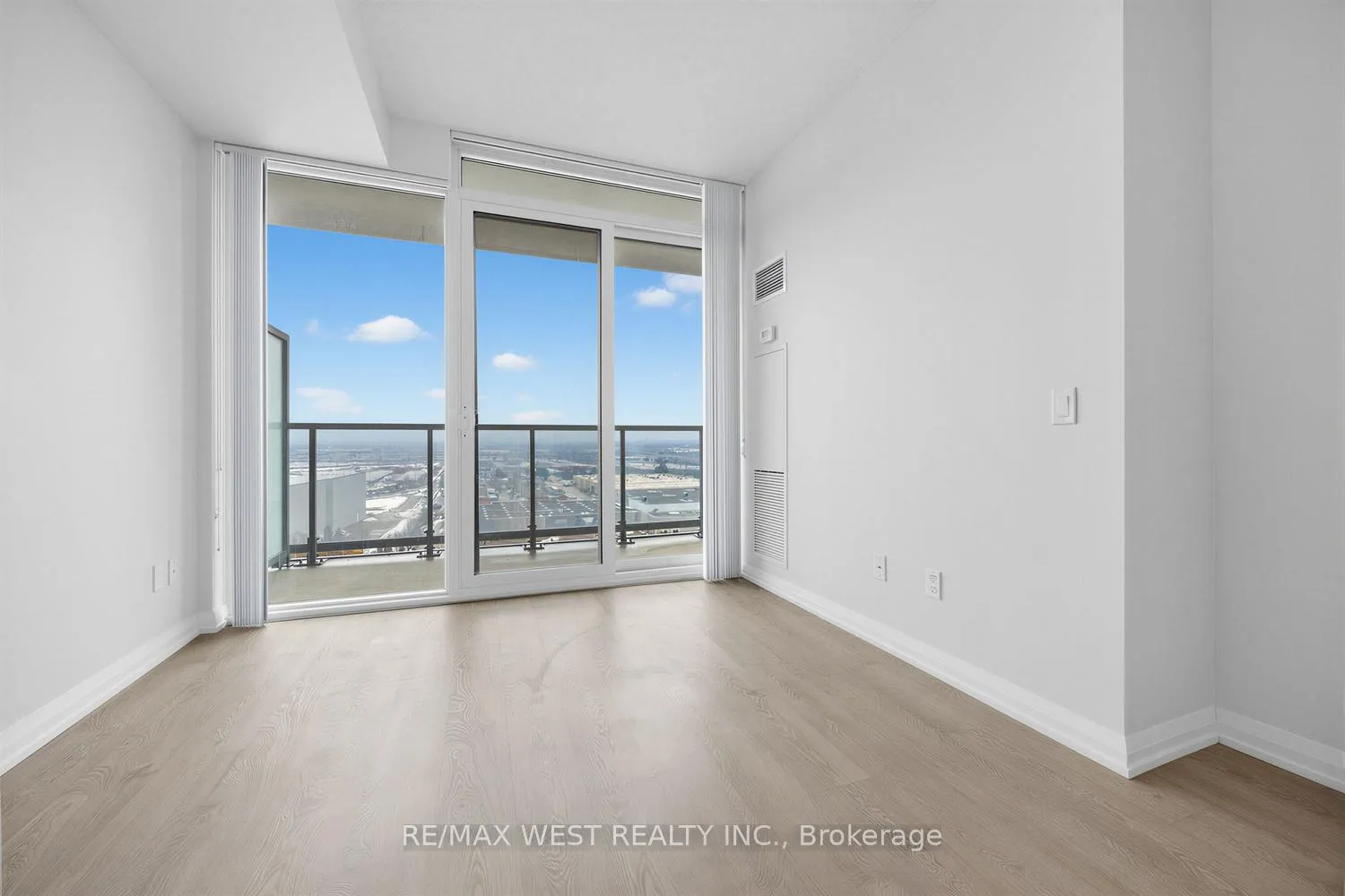 Photo 10 of Unit 1502, 7895 Jane Street, Vaughan, Concord — HOMEH