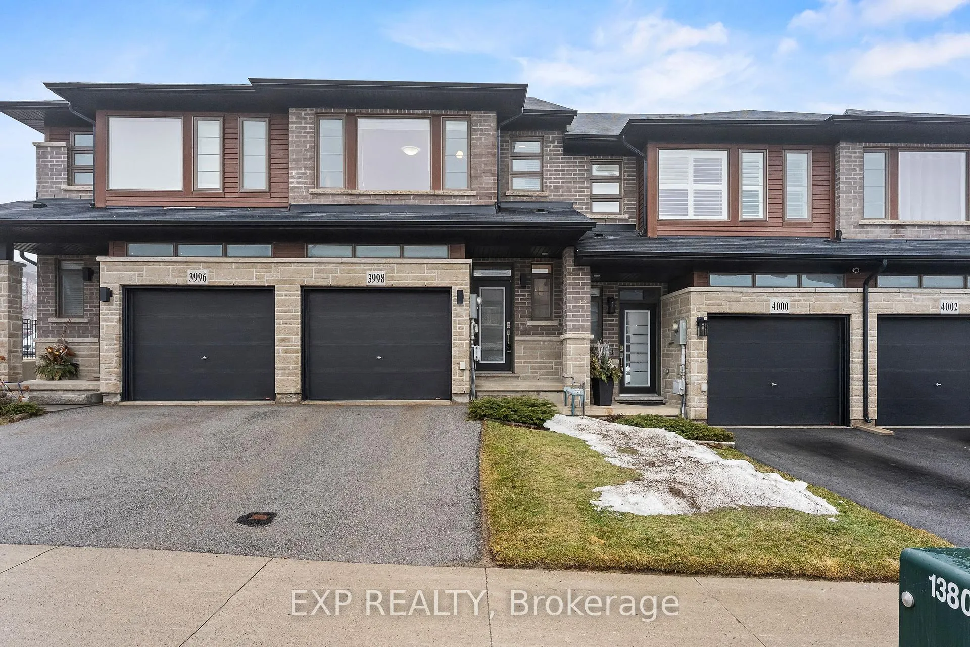 Photo 1 of 3998 Crown Street, Lincoln, Beamsville — HOMEH