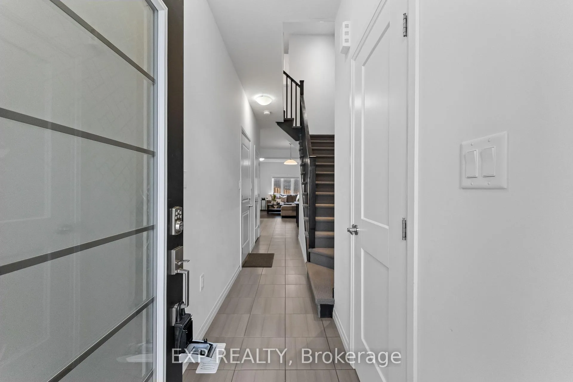 Photo 3 of 3998 Crown Street, Lincoln, Beamsville — HOMEH