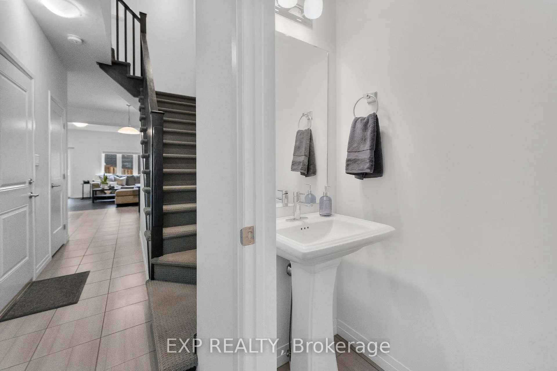 Photo 5 of 3998 Crown Street, Lincoln, Beamsville — HOMEH