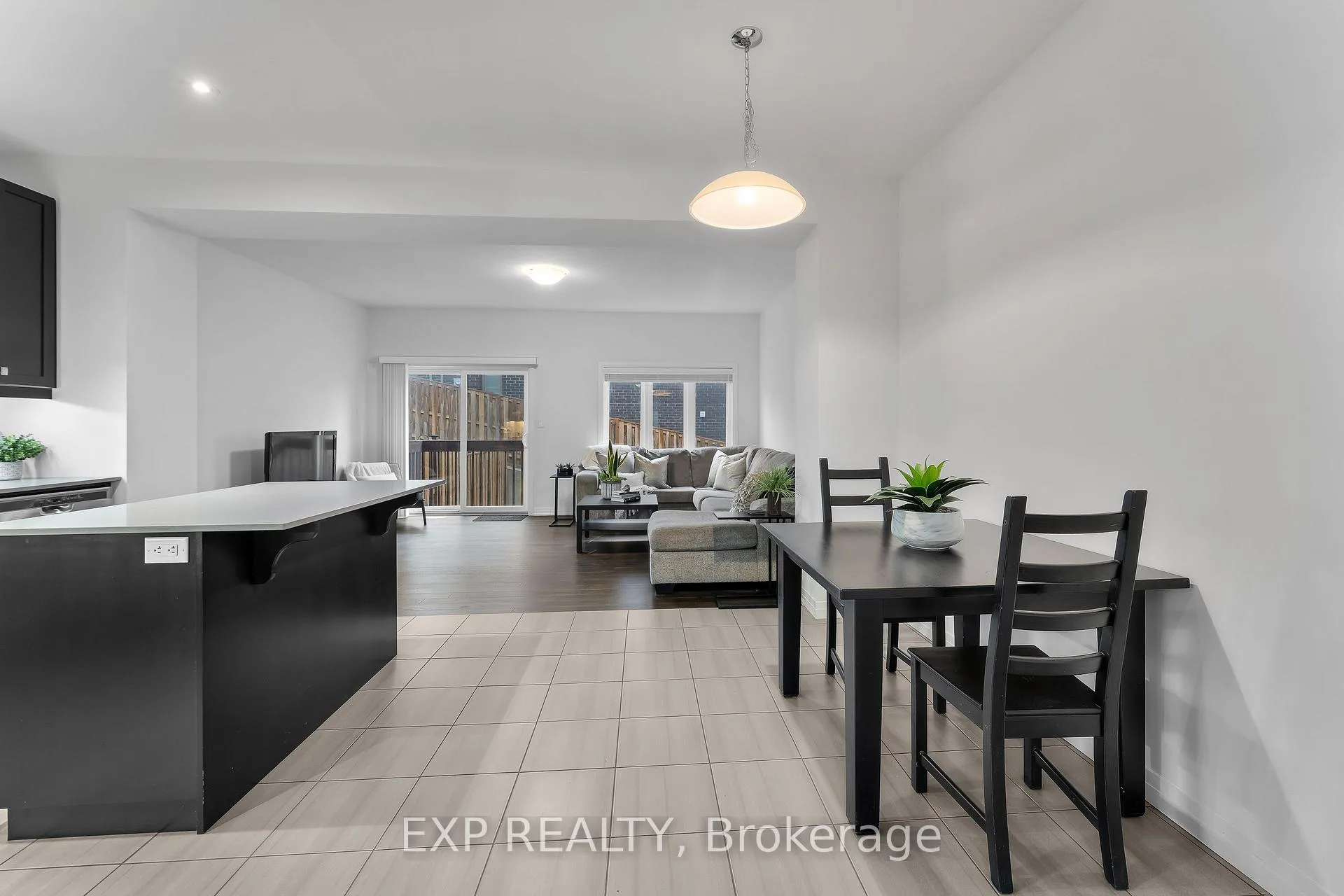 Photo 6 of 3998 Crown Street, Lincoln, Beamsville — HOMEH