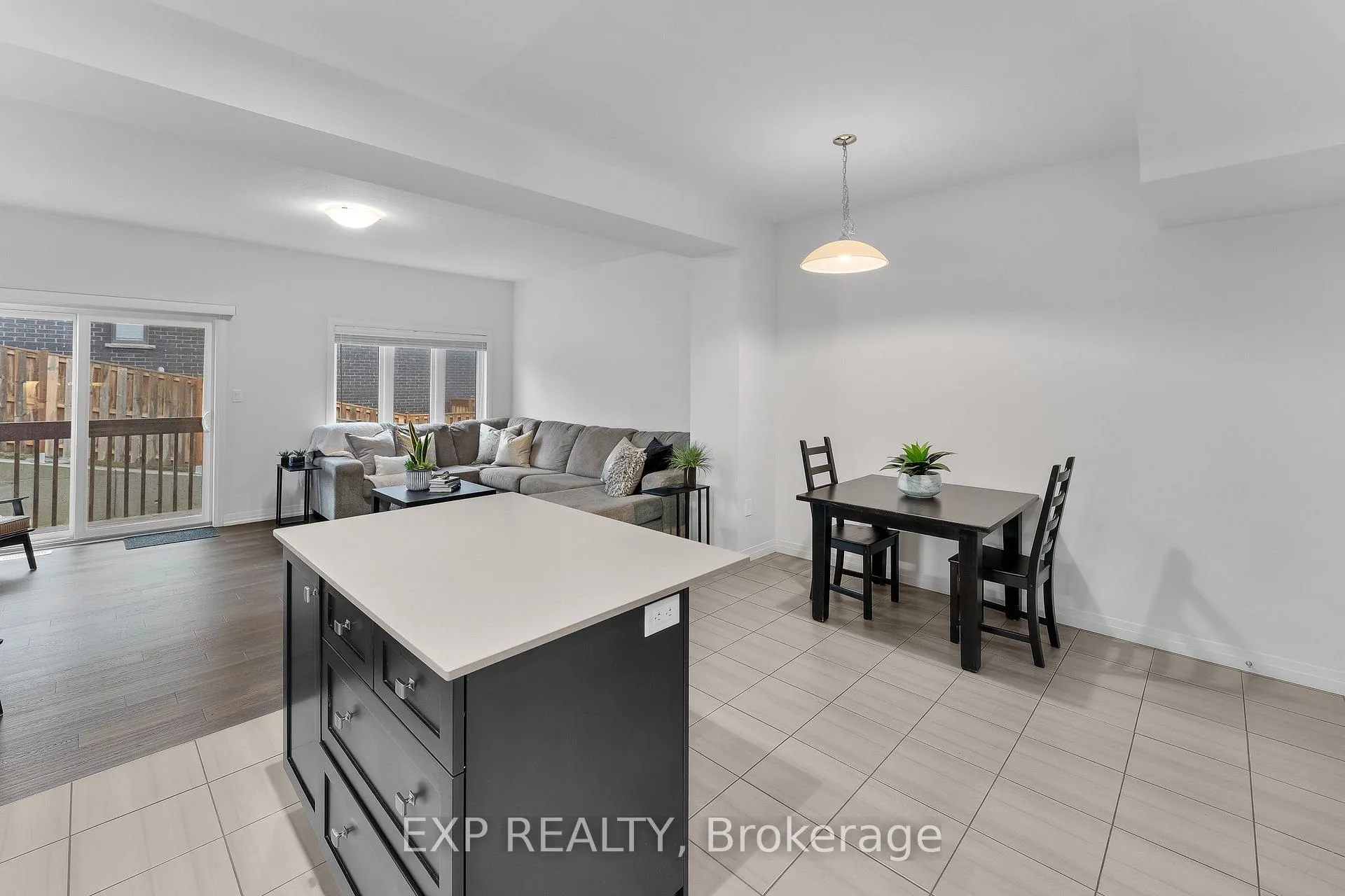 Photo 11 of 3998 Crown Street, Lincoln, Beamsville — HOMEH