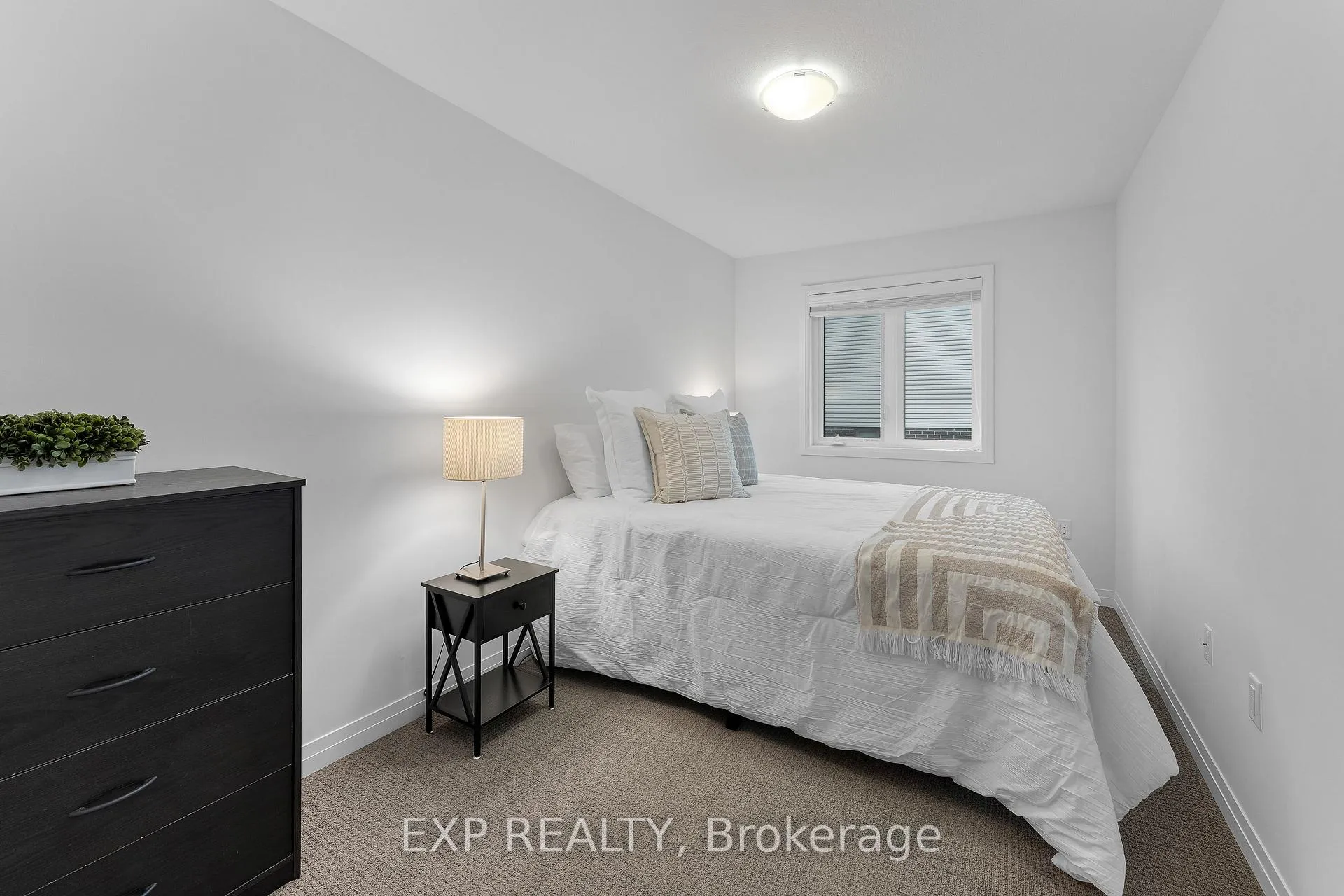 Photo 24 of 3998 Crown Street, Lincoln, Beamsville — HOMEH