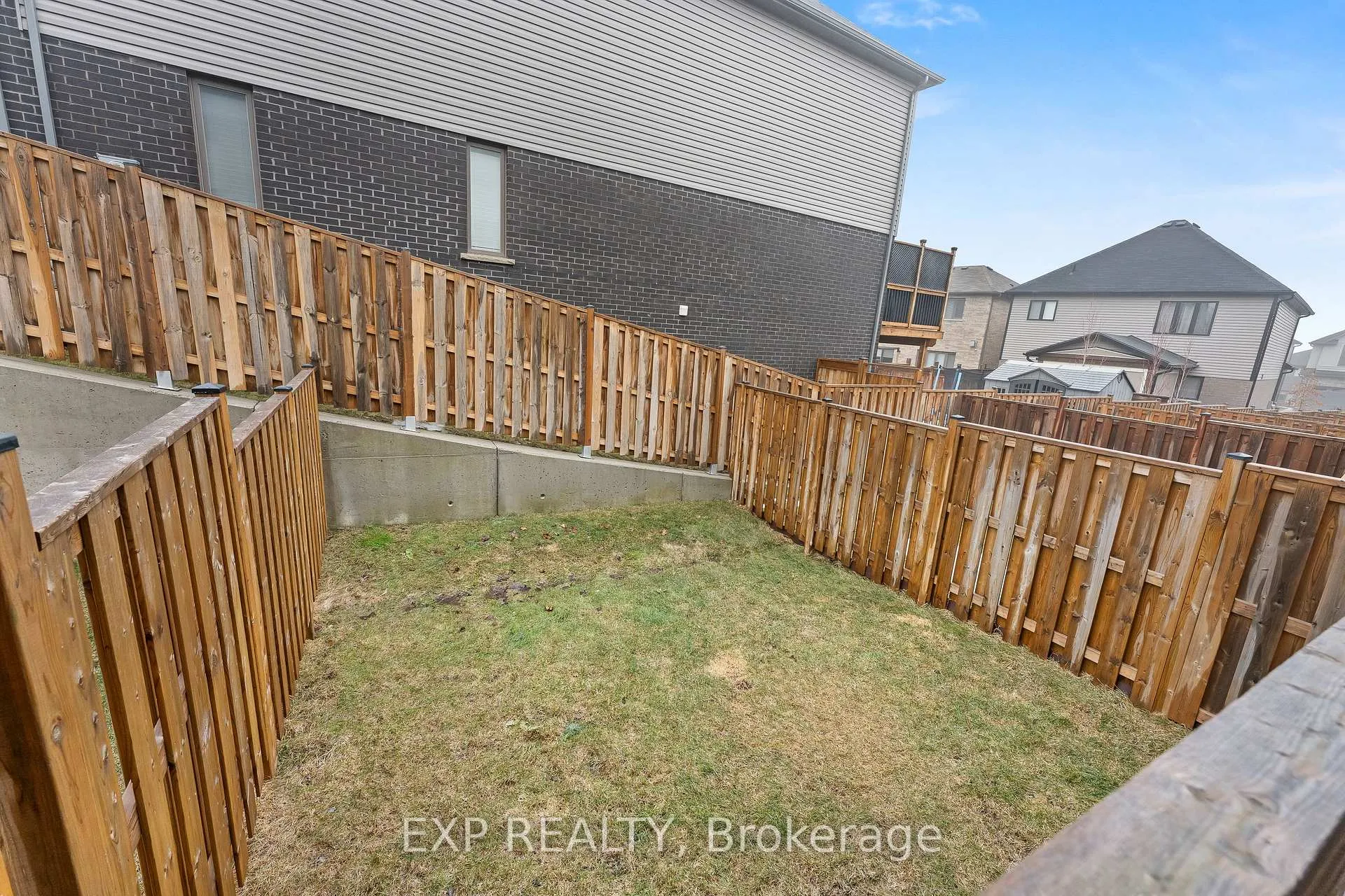Photo 26 of 3998 Crown Street, Lincoln, Beamsville — HOMEH
