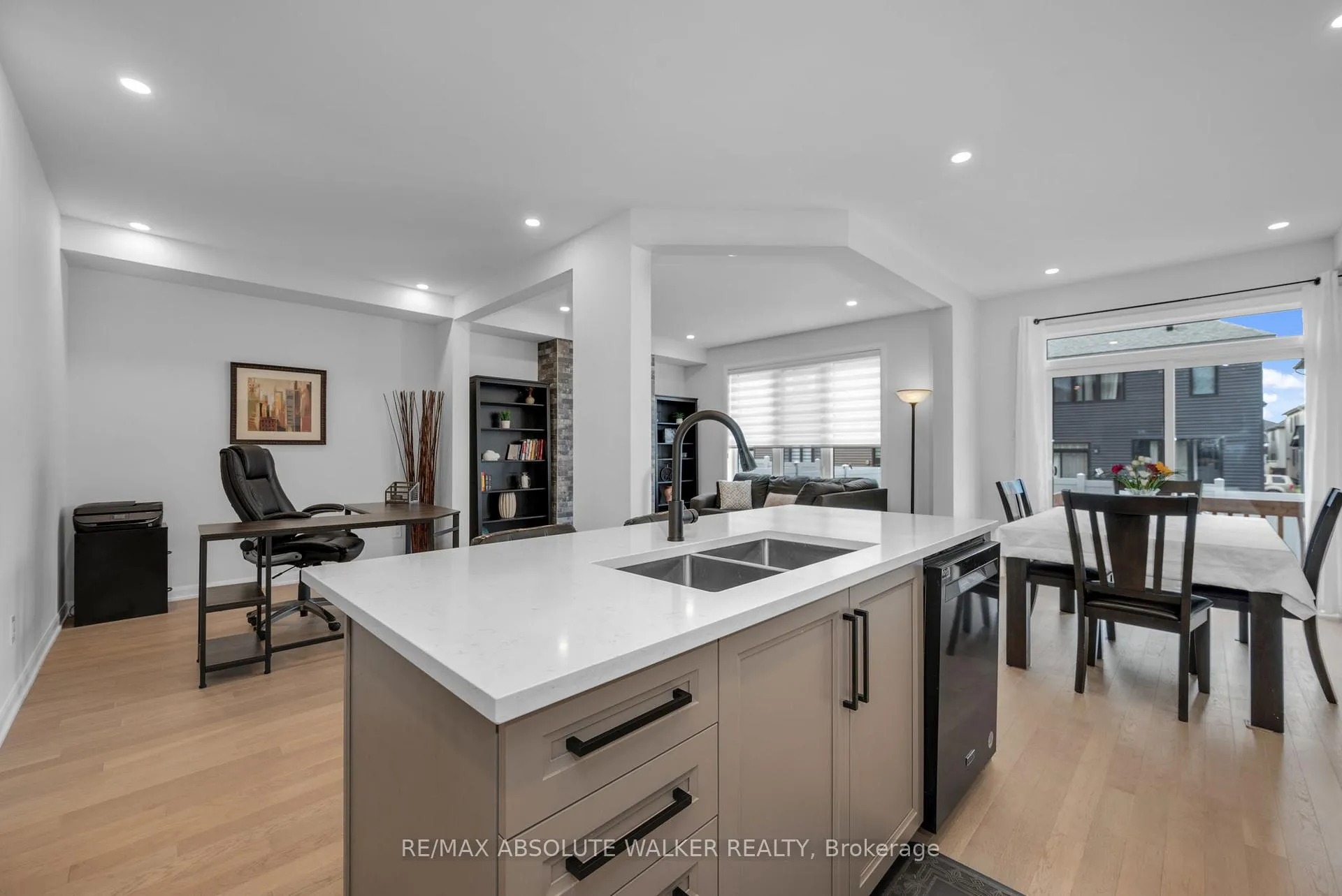 Photo 11 of 21 Fossa Terrace N, Ottawa, Barrhaven - Half Moon Bay — HOMEH