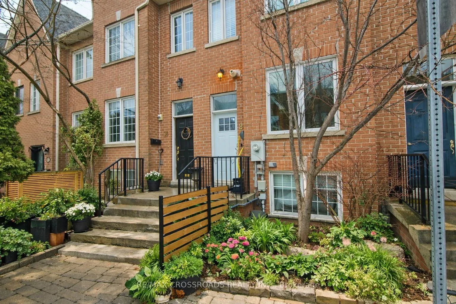 Photo 2 of 20 Brick Court, Toronto, Greenwood-Coxwell — HOMEH