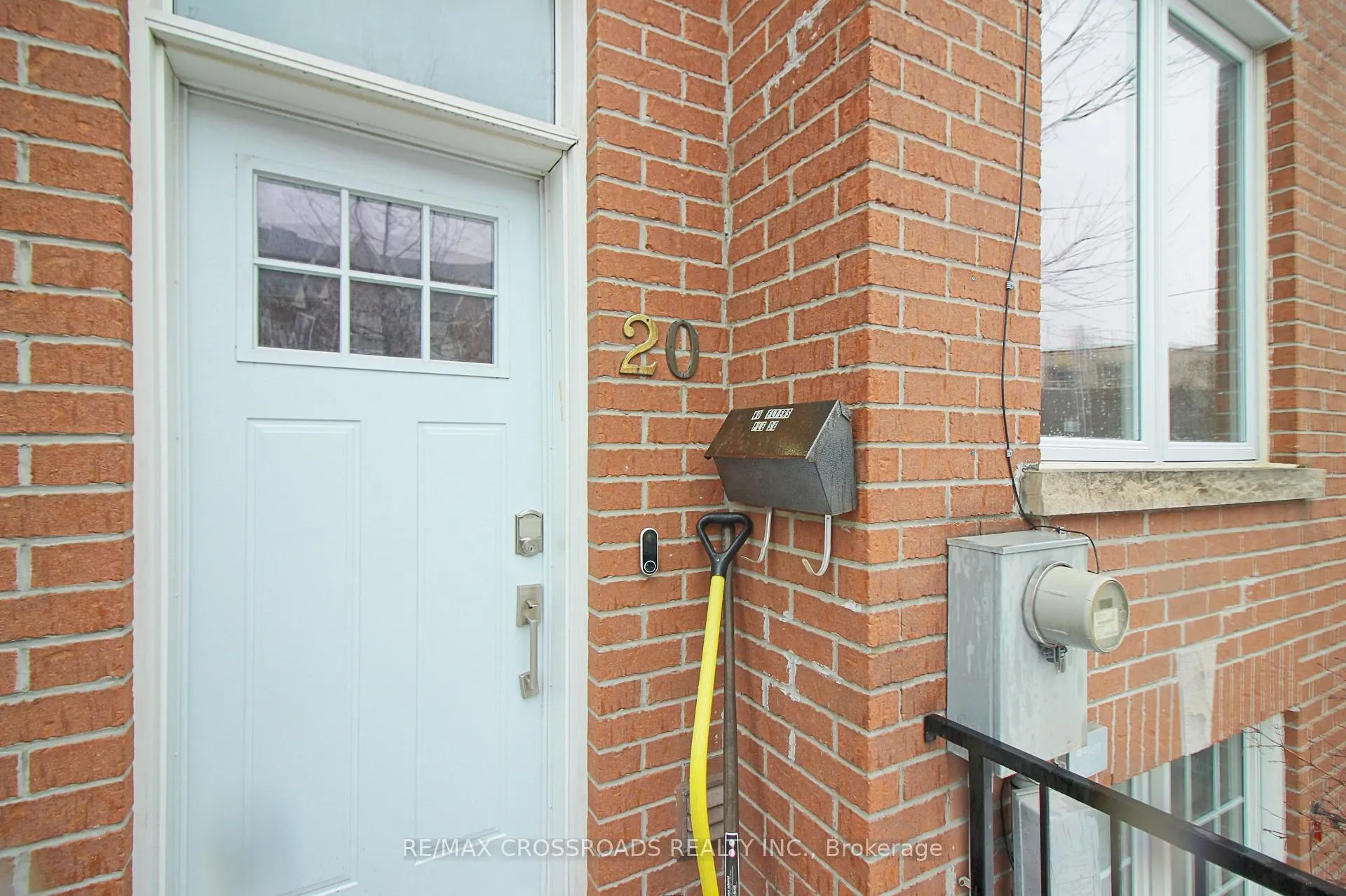 Photo 3 of 20 Brick Court, Toronto, Greenwood-Coxwell — HOMEH