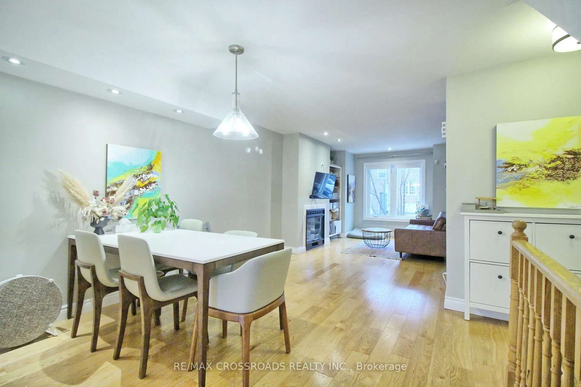 Photo 8 of 20 Brick Court, Toronto, Greenwood-Coxwell — HOMEH
