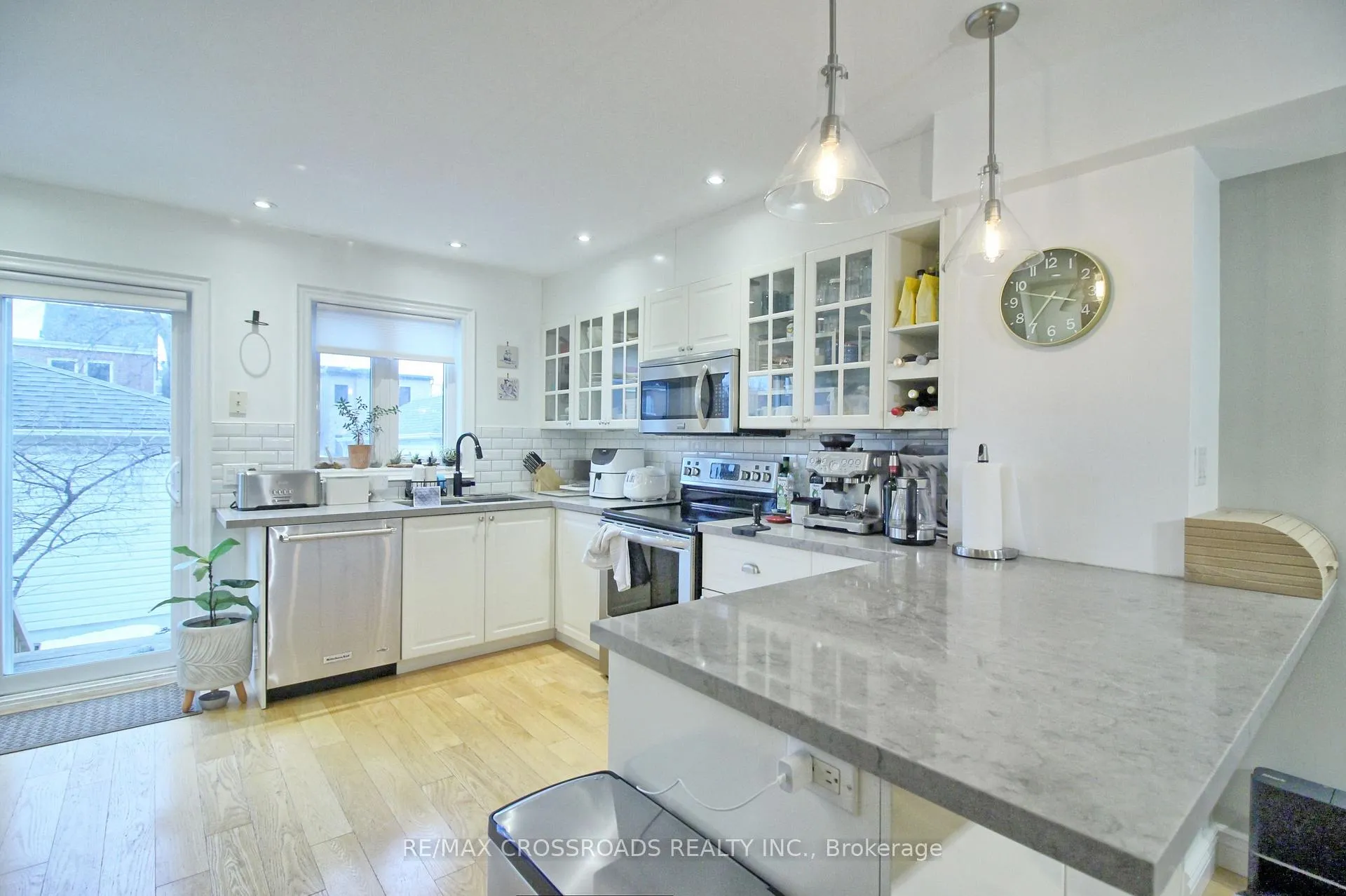 Photo 9 of 20 Brick Court, Toronto, Greenwood-Coxwell — HOMEH