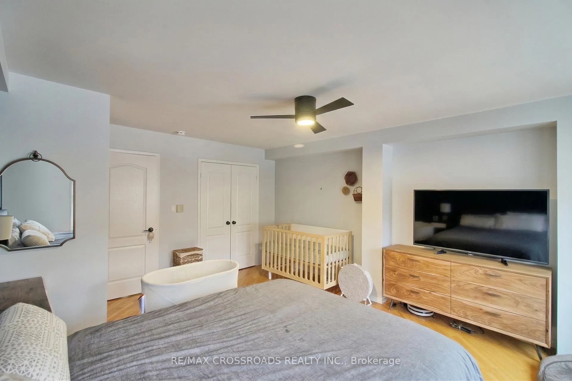 Photo 14 of 20 Brick Court, Toronto, Greenwood-Coxwell — HOMEH