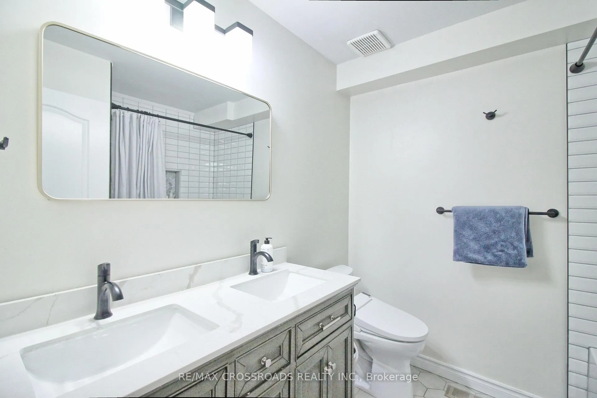 Photo 17 of 20 Brick Court, Toronto, Greenwood-Coxwell — HOMEH