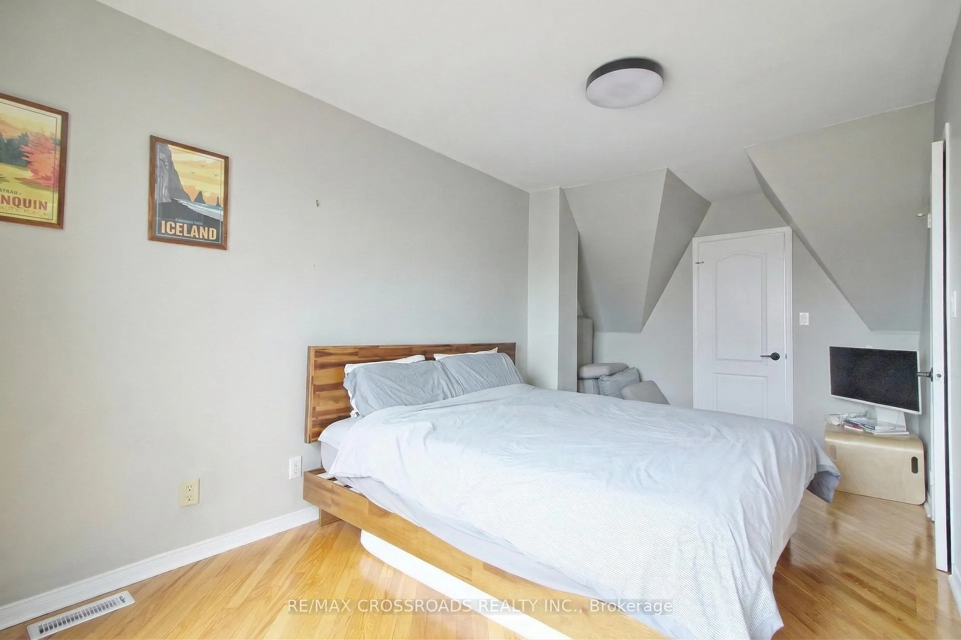 Photo 19 of 20 Brick Court, Toronto, Greenwood-Coxwell — HOMEH