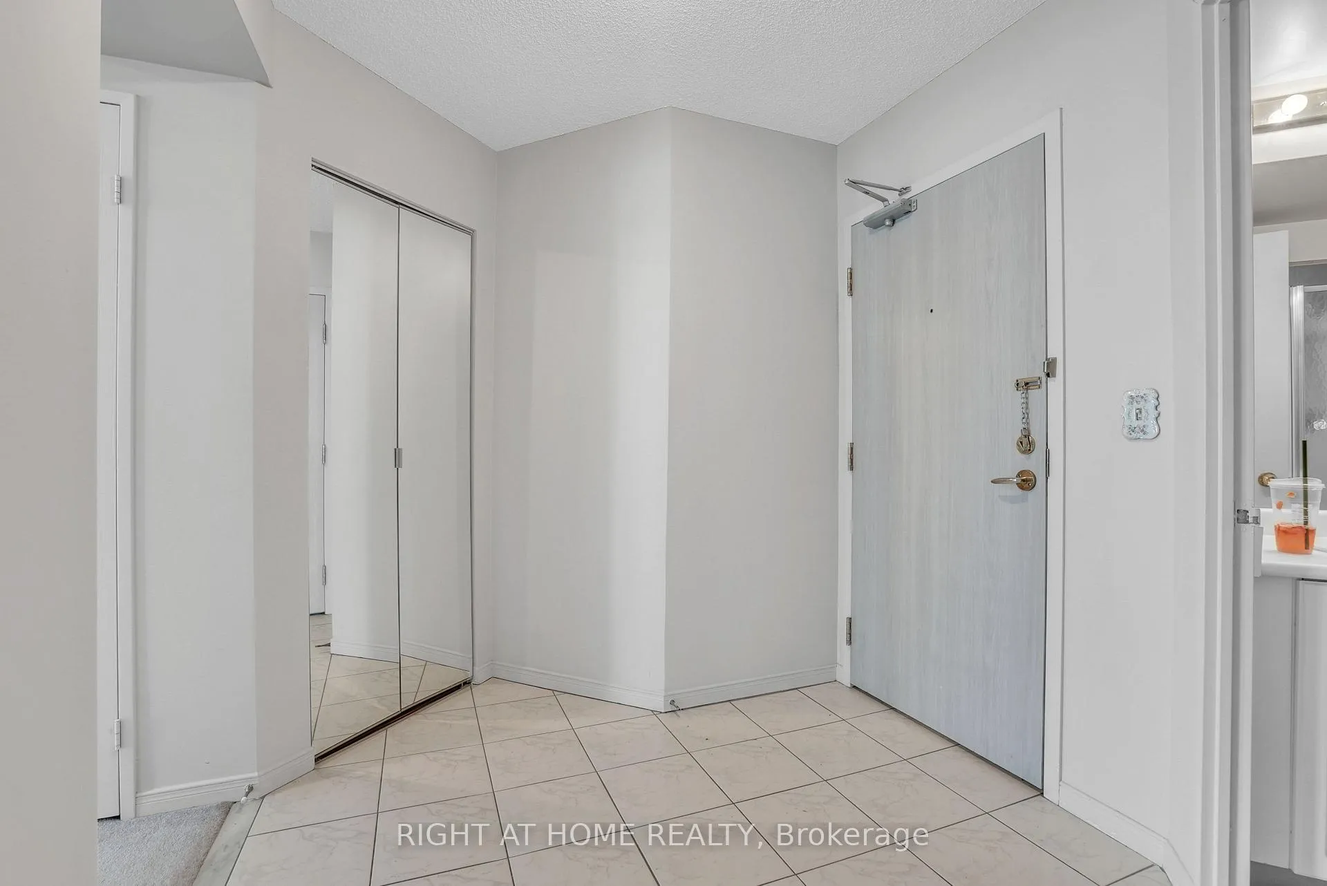 Photo 8 of Unit 807, 140 Dunlop Street E, Barrie, City Centre — HOMEH