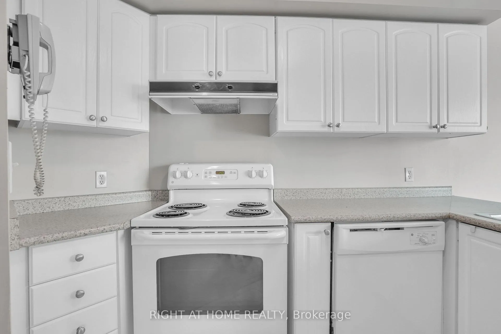Photo 10 of Unit 807, 140 Dunlop Street E, Barrie, City Centre — HOMEH