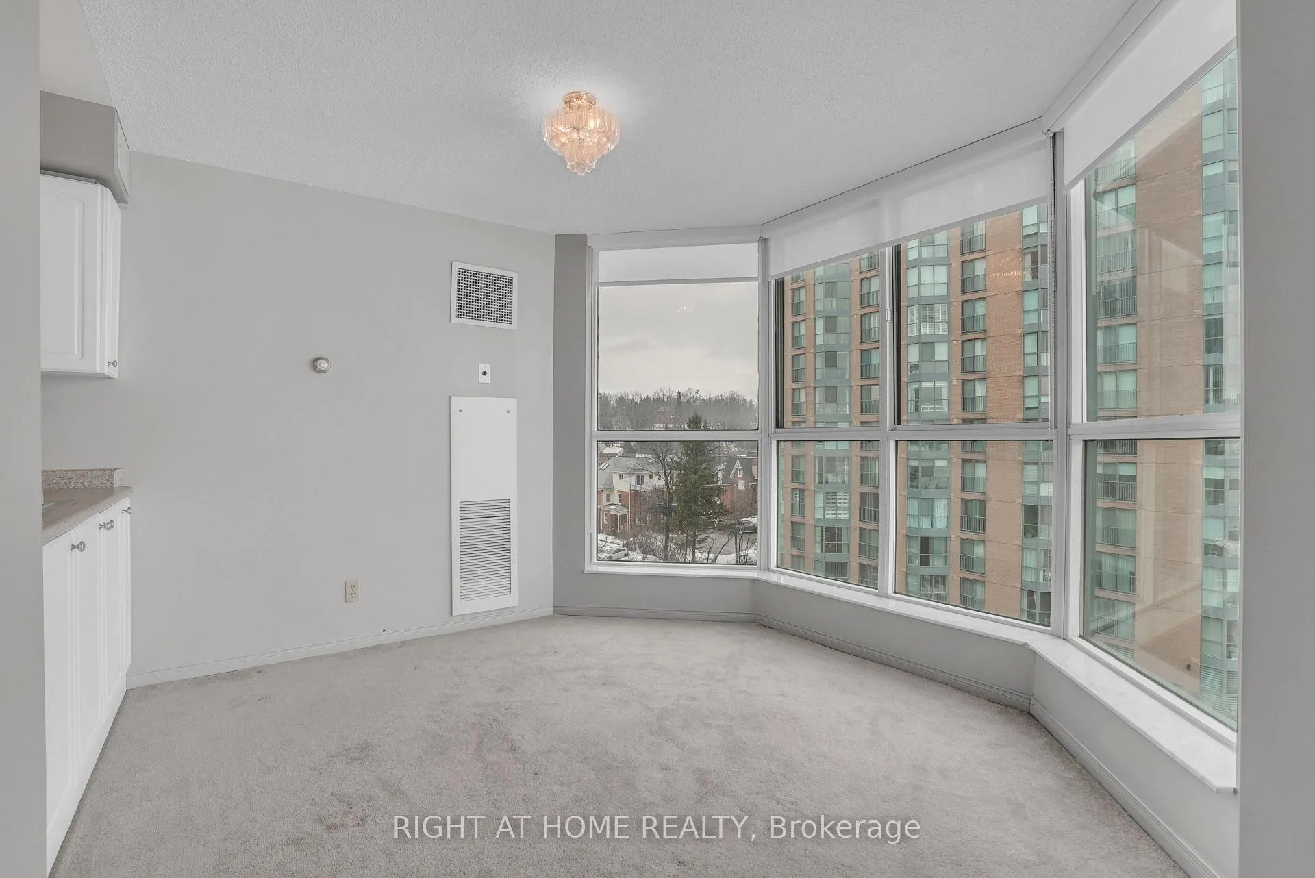 Photo 13 of Unit 807, 140 Dunlop Street E, Barrie, City Centre — HOMEH