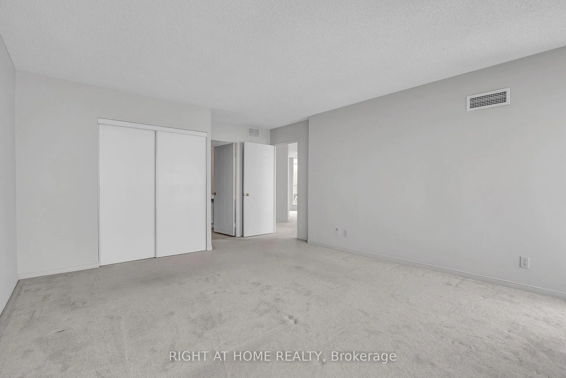 Photo 17 of Unit 807, 140 Dunlop Street E, Barrie, City Centre — HOMEH