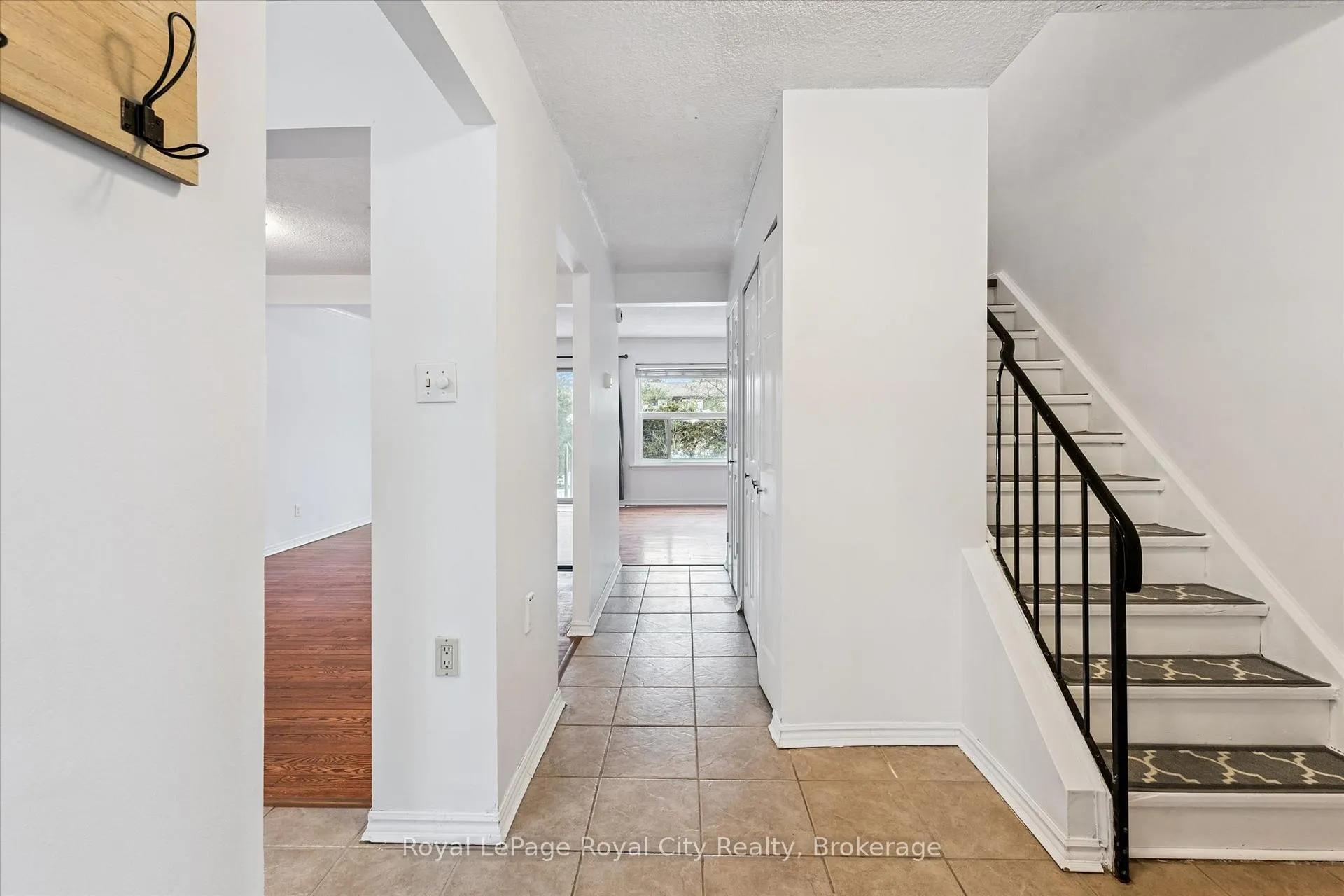 Photo 4 of Unit 21, 45 Marksam Road, Guelph, Willow West/Sugarbush/West Acres — HOMEH