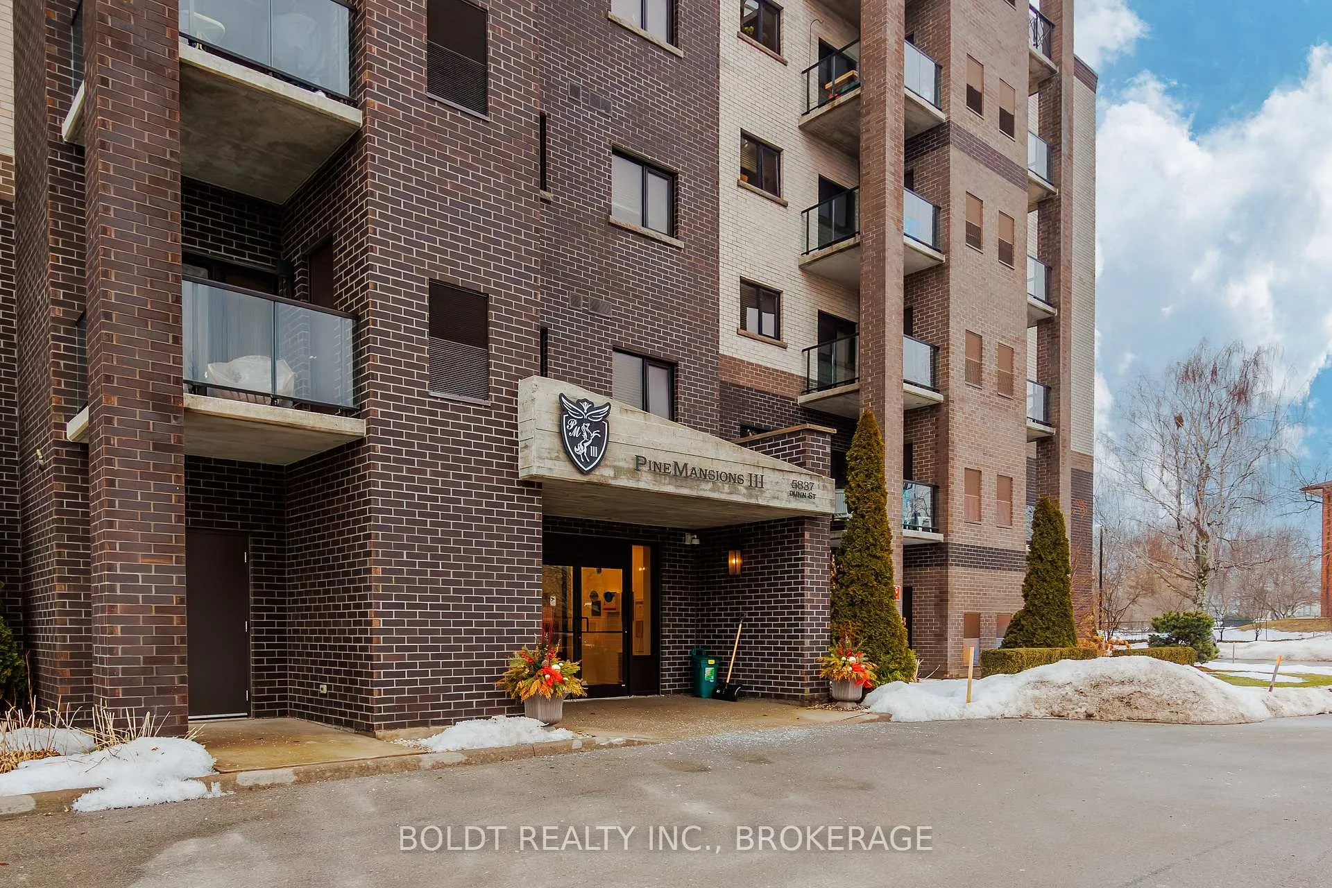 Photo 2 of Unit 304, 5837 Dunn Street, Niagara Falls, Dorchester — HOMEH