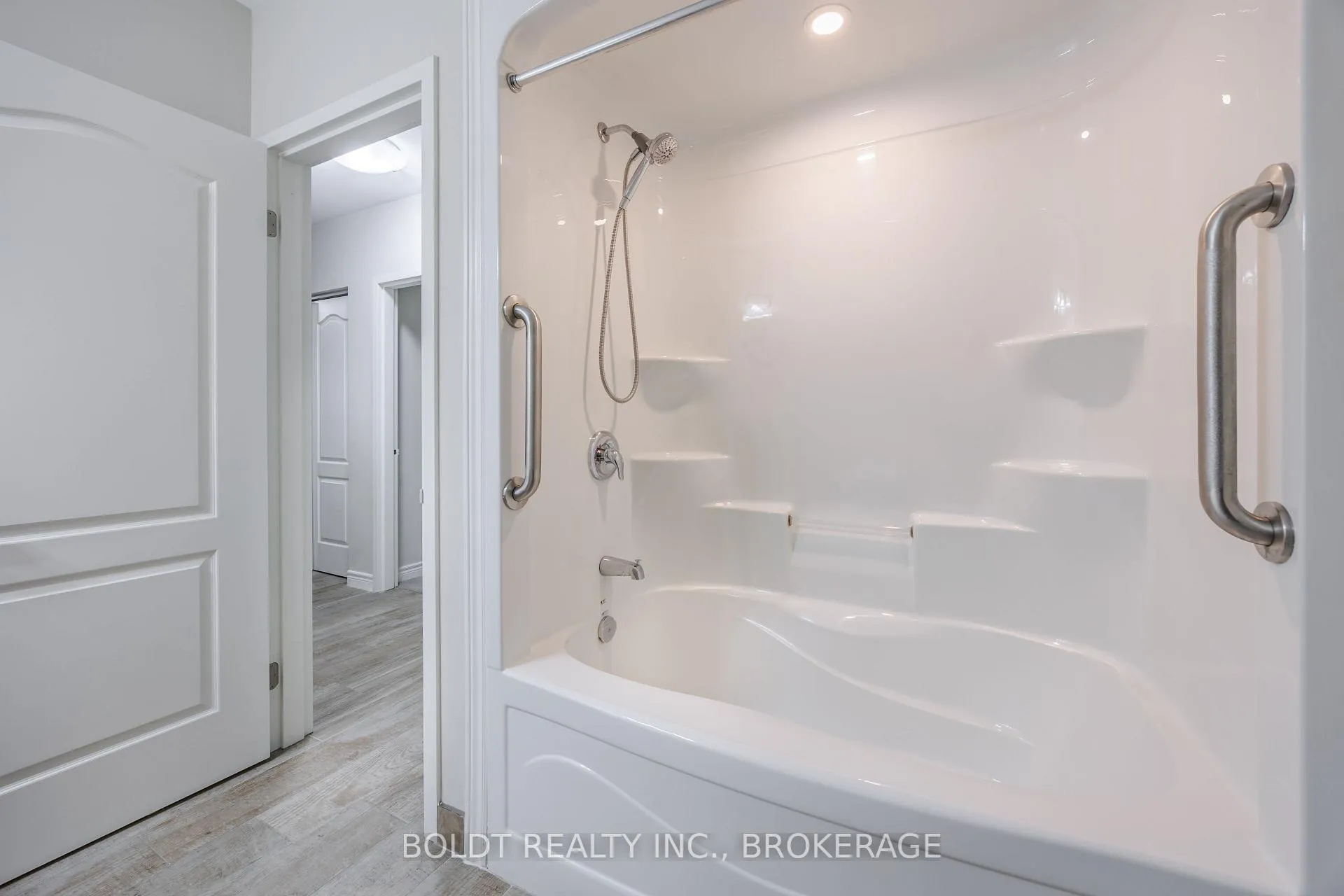 Photo 11 of Unit 304, 5837 Dunn Street, Niagara Falls, Dorchester — HOMEH