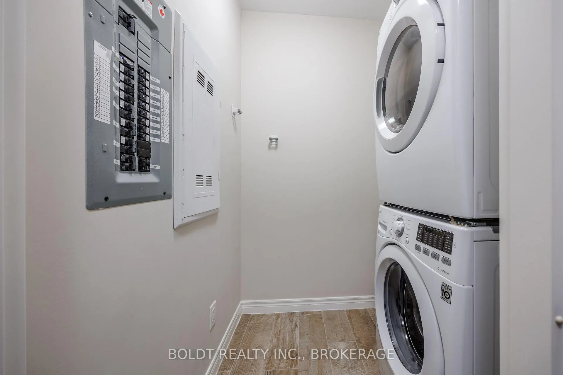 Photo 12 of Unit 304, 5837 Dunn Street, Niagara Falls, Dorchester — HOMEH