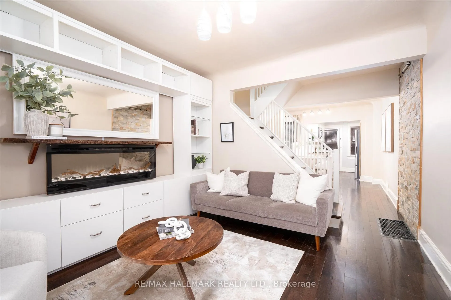 Photo 8 of 282 Lee Avenue, Toronto, The Beaches — HOMEH