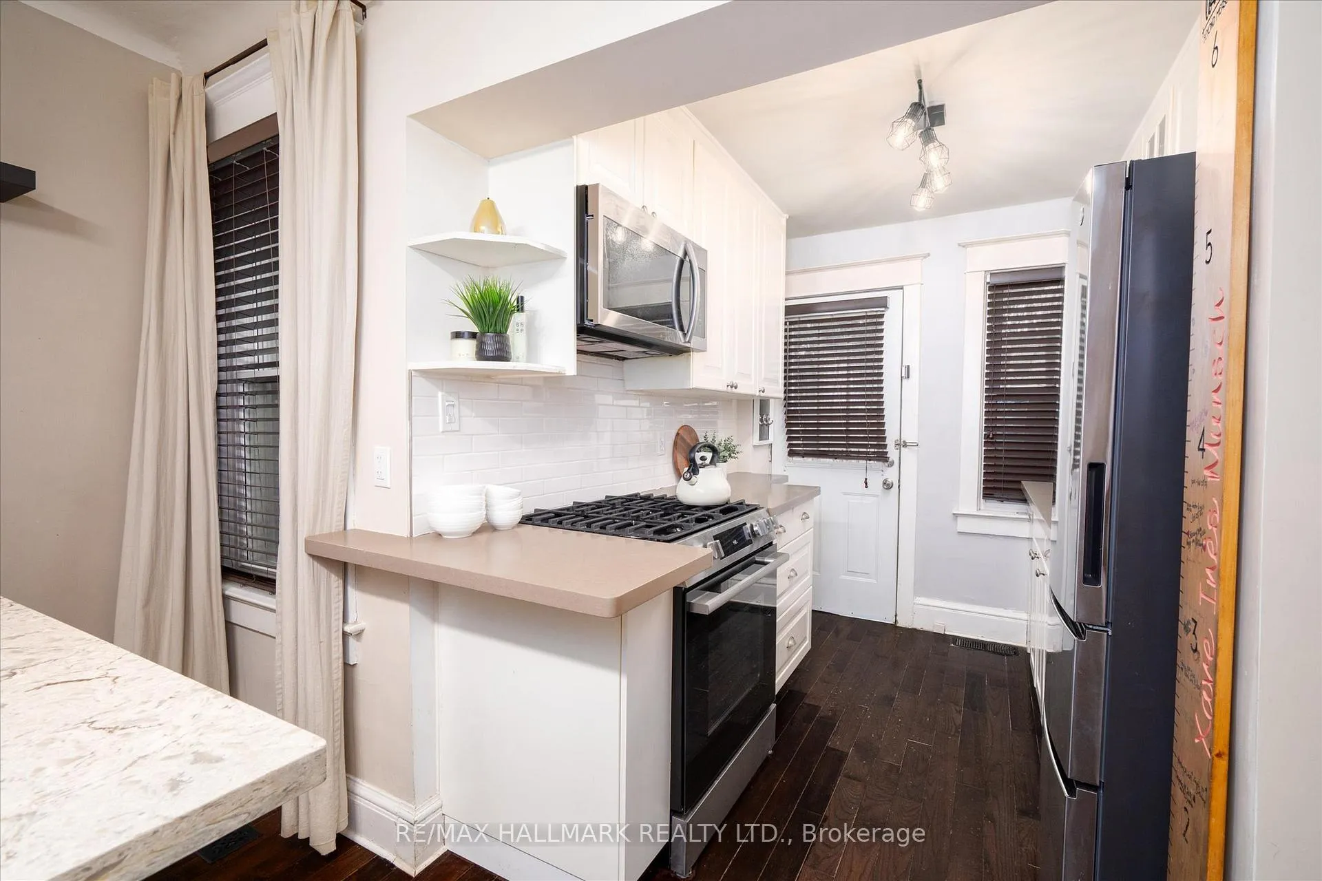 Photo 11 of 282 Lee Avenue, Toronto, The Beaches — HOMEH