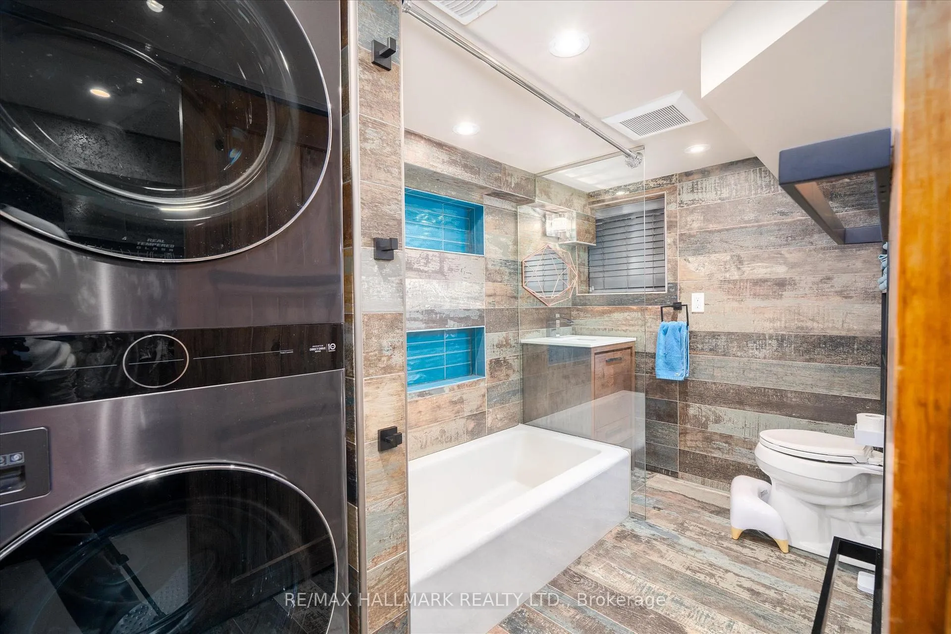 Photo 19 of 282 Lee Avenue, Toronto, The Beaches — HOMEH