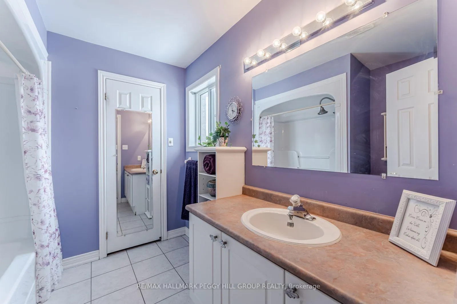 Photo 8 of 25 Kell Place, Barrie, Bayshore — HOMEH