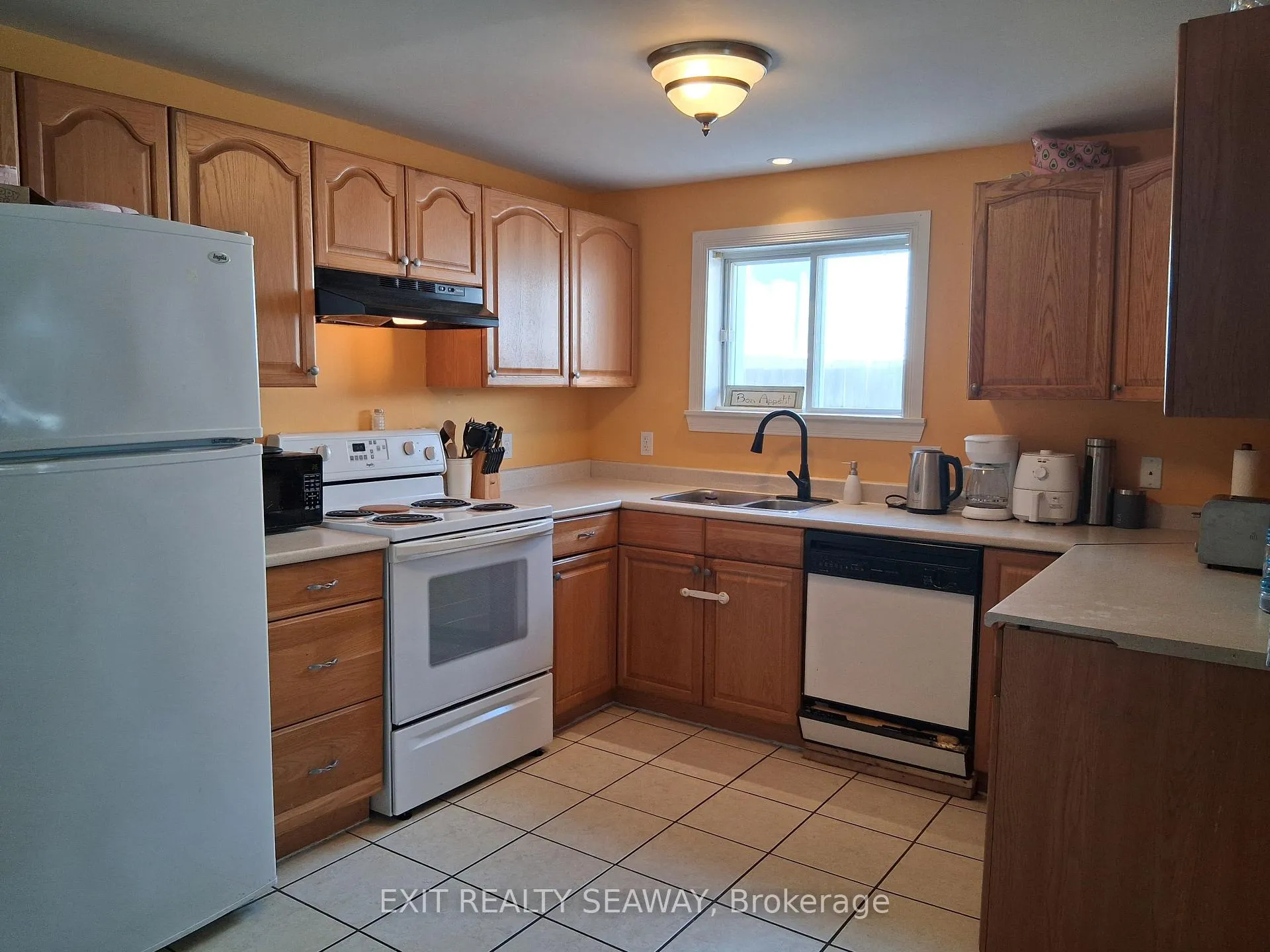 Photo 4 of 303 Eleventh Street W, Cornwall — HOMEH