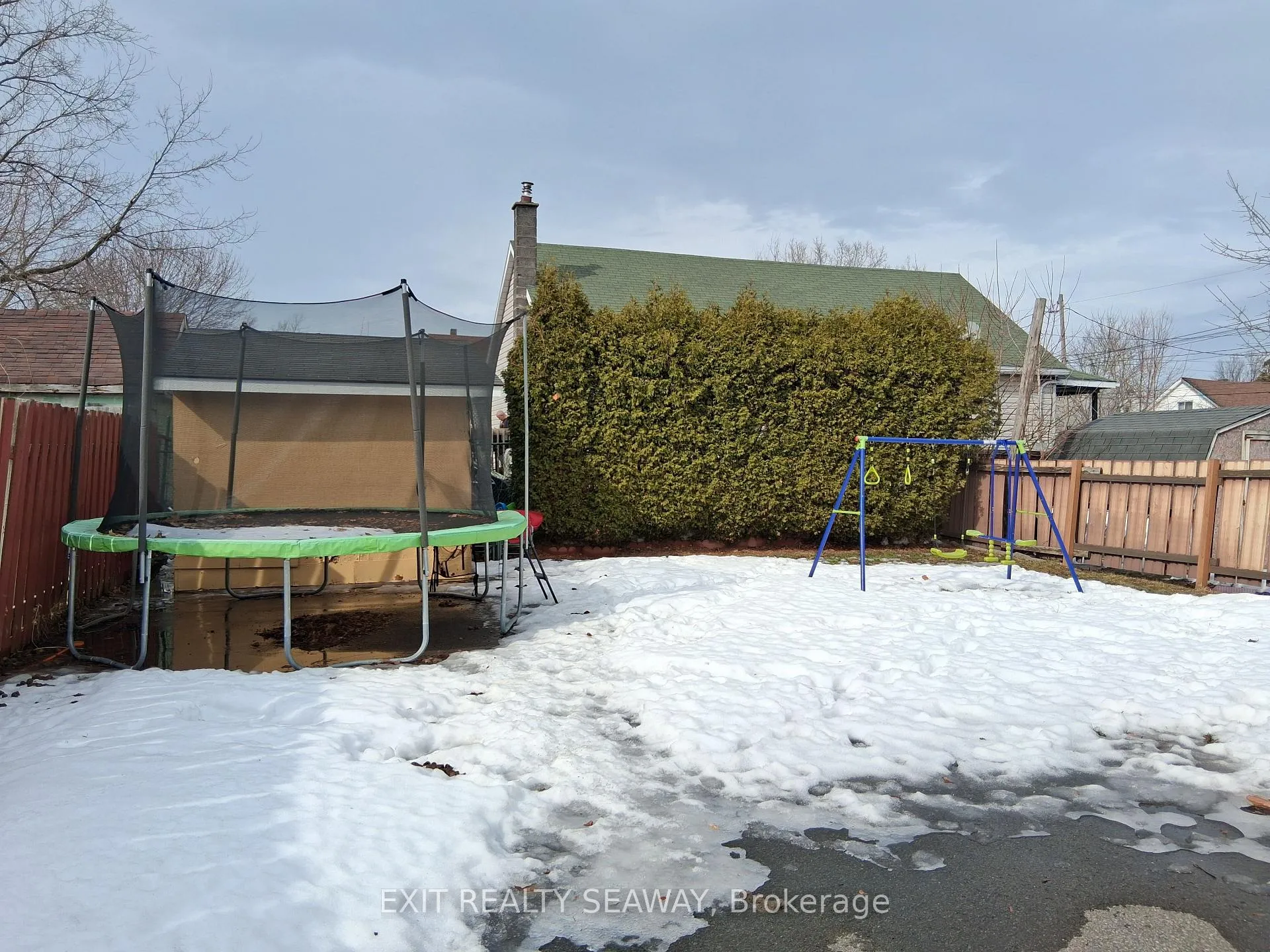 Photo 12 of 303 Eleventh Street W, Cornwall — HOMEH