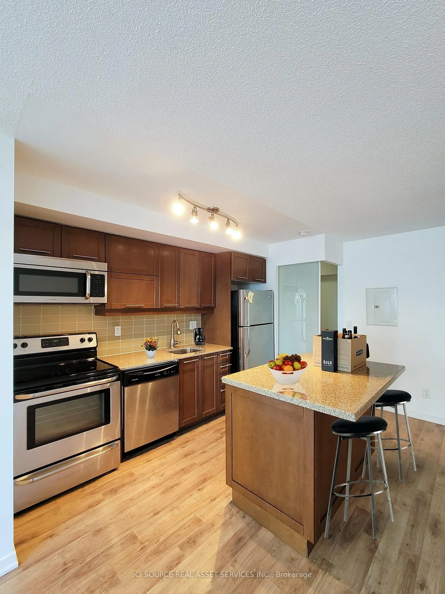 Photo 3 of Unit 1025, 38 Joe Shuster Way, Toronto, South Parkdale — HOMEH
