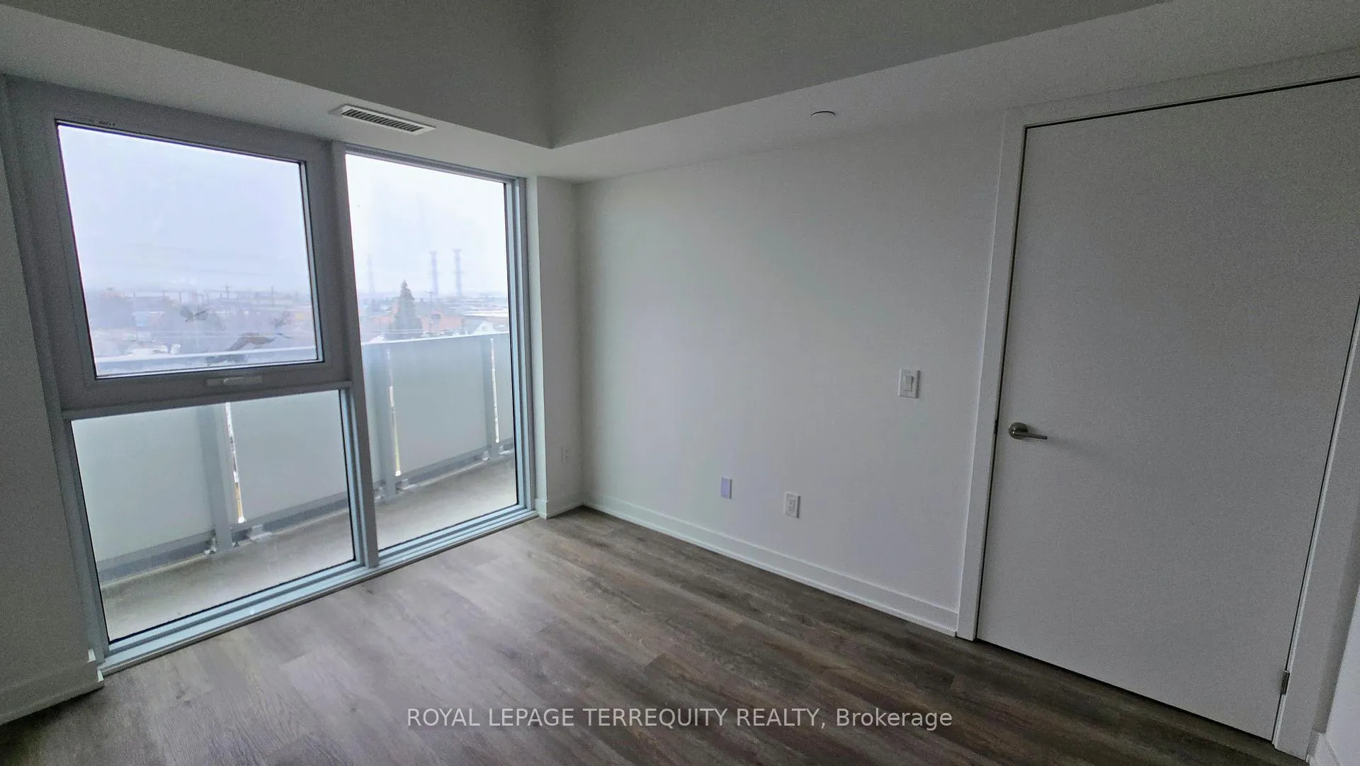 Photo 4 of Unit 406, 1010 Sandy Beach Road, Pickering, Bay Ridges — HOMEH