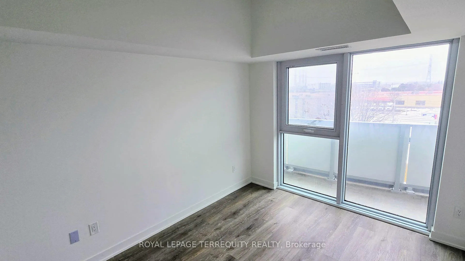 Photo 6 of Unit 406, 1010 Sandy Beach Road, Pickering, Bay Ridges — HOMEH