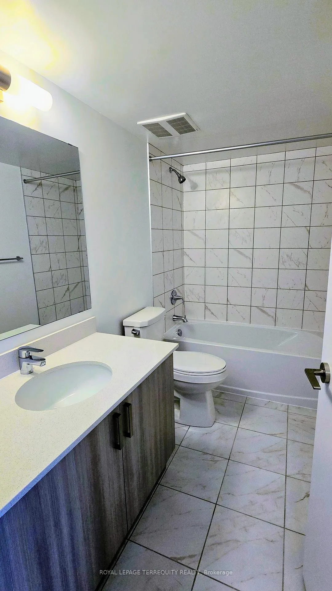 Photo 8 of Unit 406, 1010 Sandy Beach Road, Pickering, Bay Ridges — HOMEH