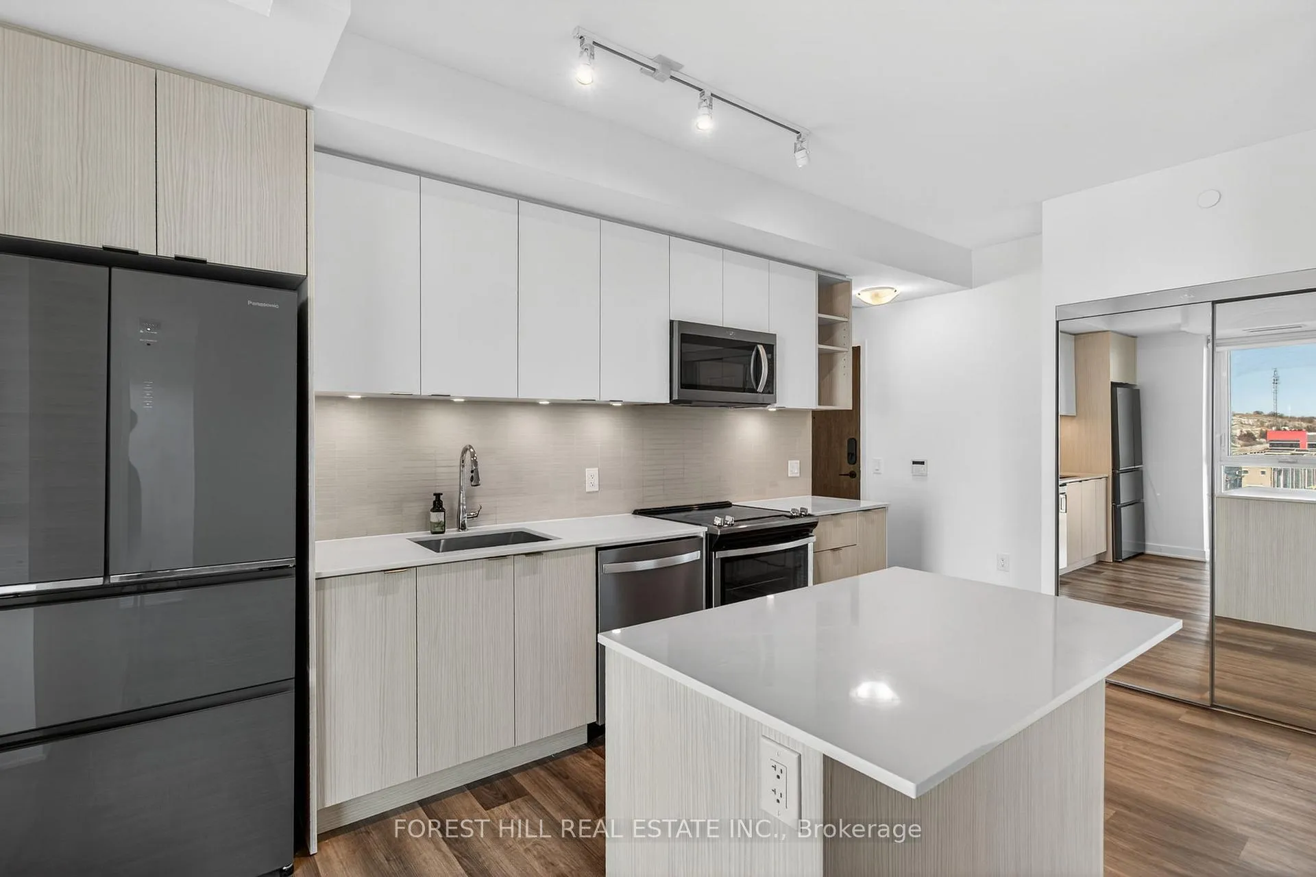 Photo 5 of Unit 529, 100 Eagle Rock Way, Vaughan, Rural Vaughan — HOMEH