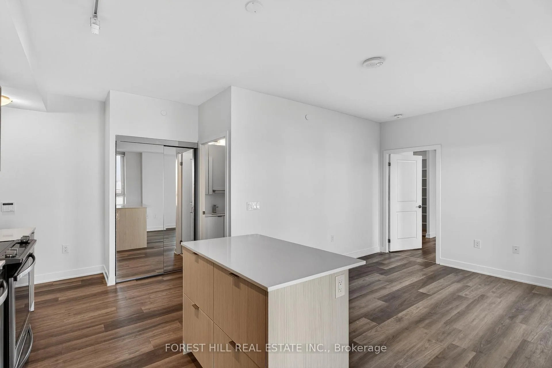 Photo 6 of Unit 529, 100 Eagle Rock Way, Vaughan, Rural Vaughan — HOMEH