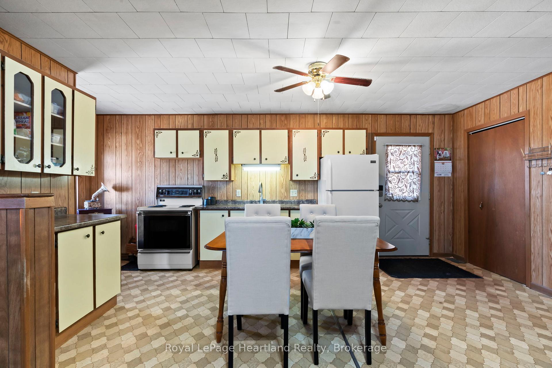 Photo 15 of 8558 Concession Rd 6, Mapleton, Rural Mapleton — HOMEH