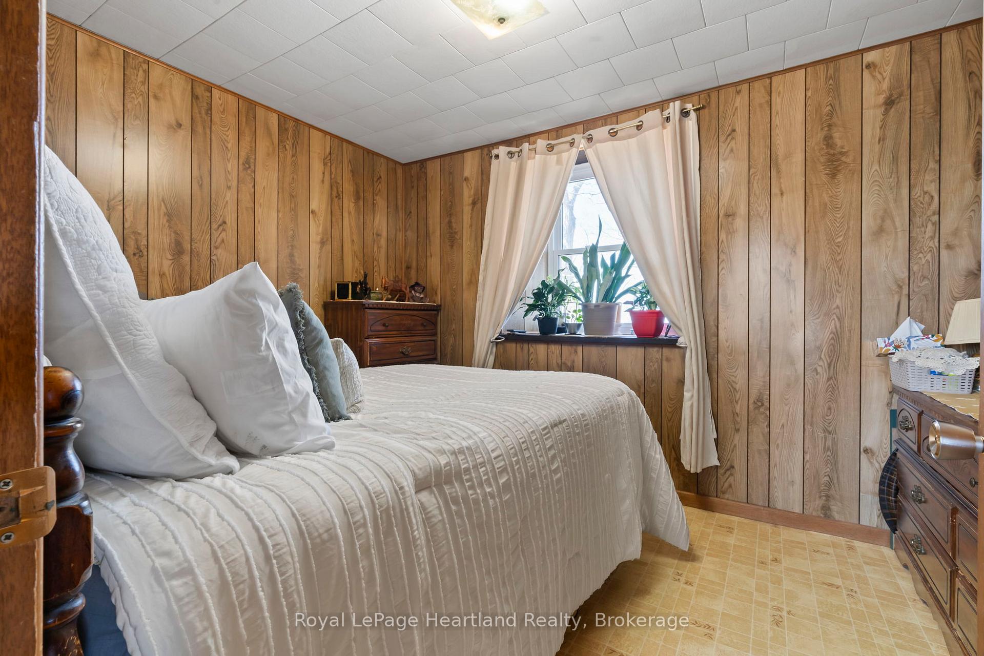 Photo 16 of 8558 Concession Rd 6, Mapleton, Rural Mapleton — HOMEH