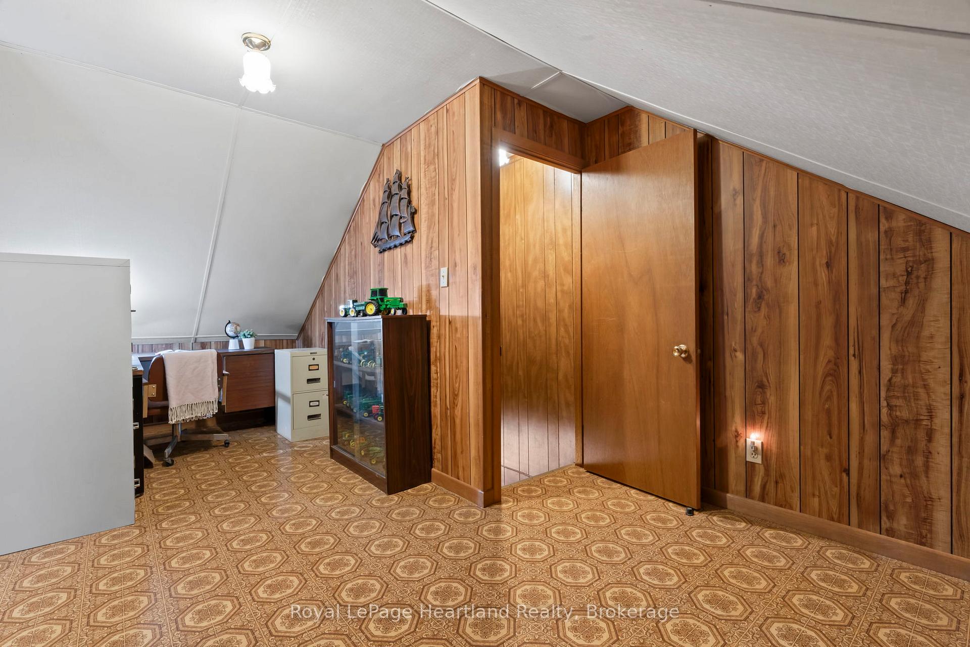 Photo 19 of 8558 Concession Rd 6, Mapleton, Rural Mapleton — HOMEH