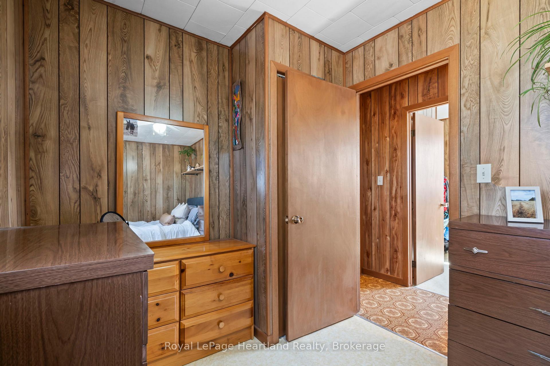 Photo 21 of 8558 Concession Rd 6, Mapleton, Rural Mapleton — HOMEH