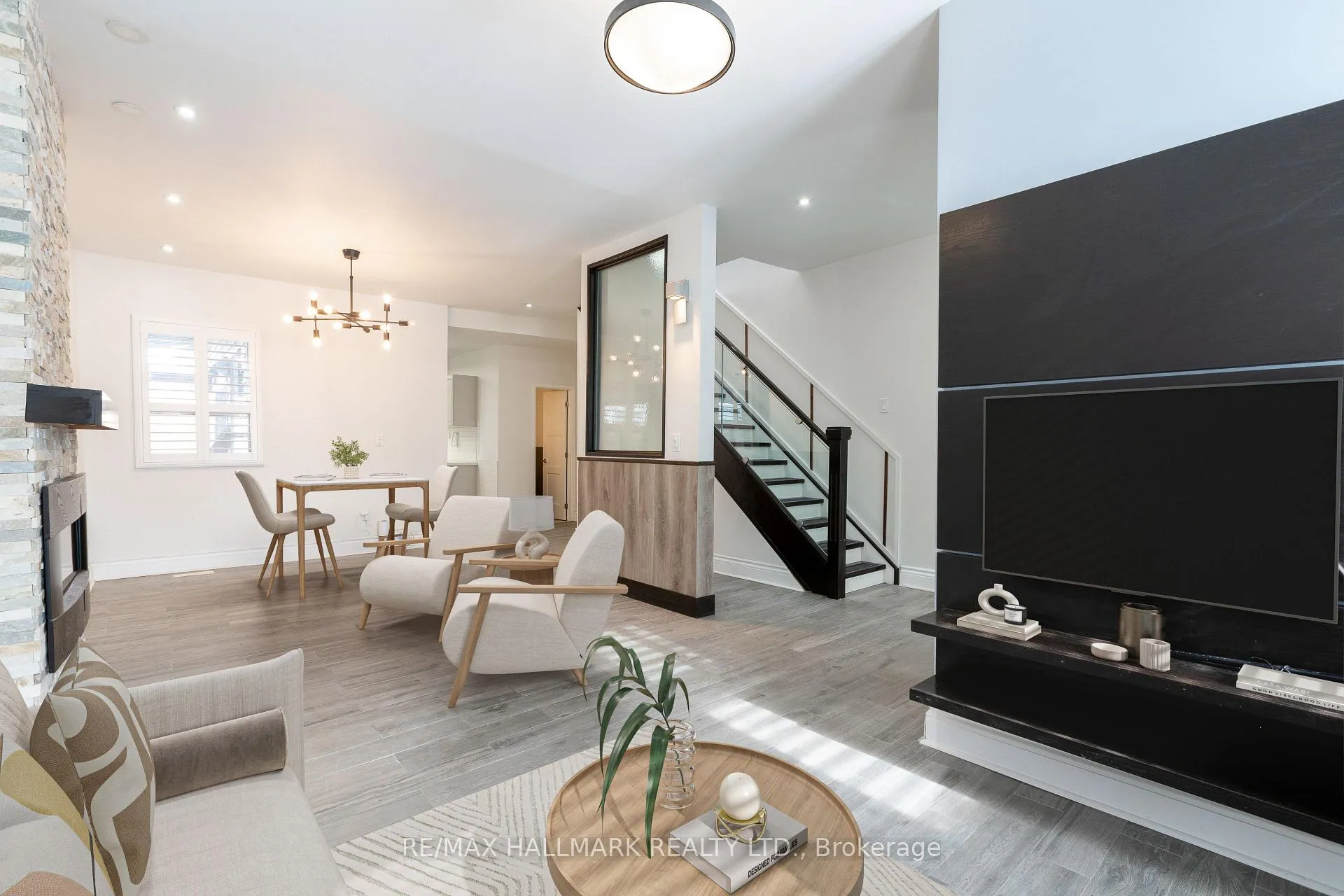 Photo 15 of 908 Eastern Avenue, Toronto, Greenwood-Coxwell — HOMEH