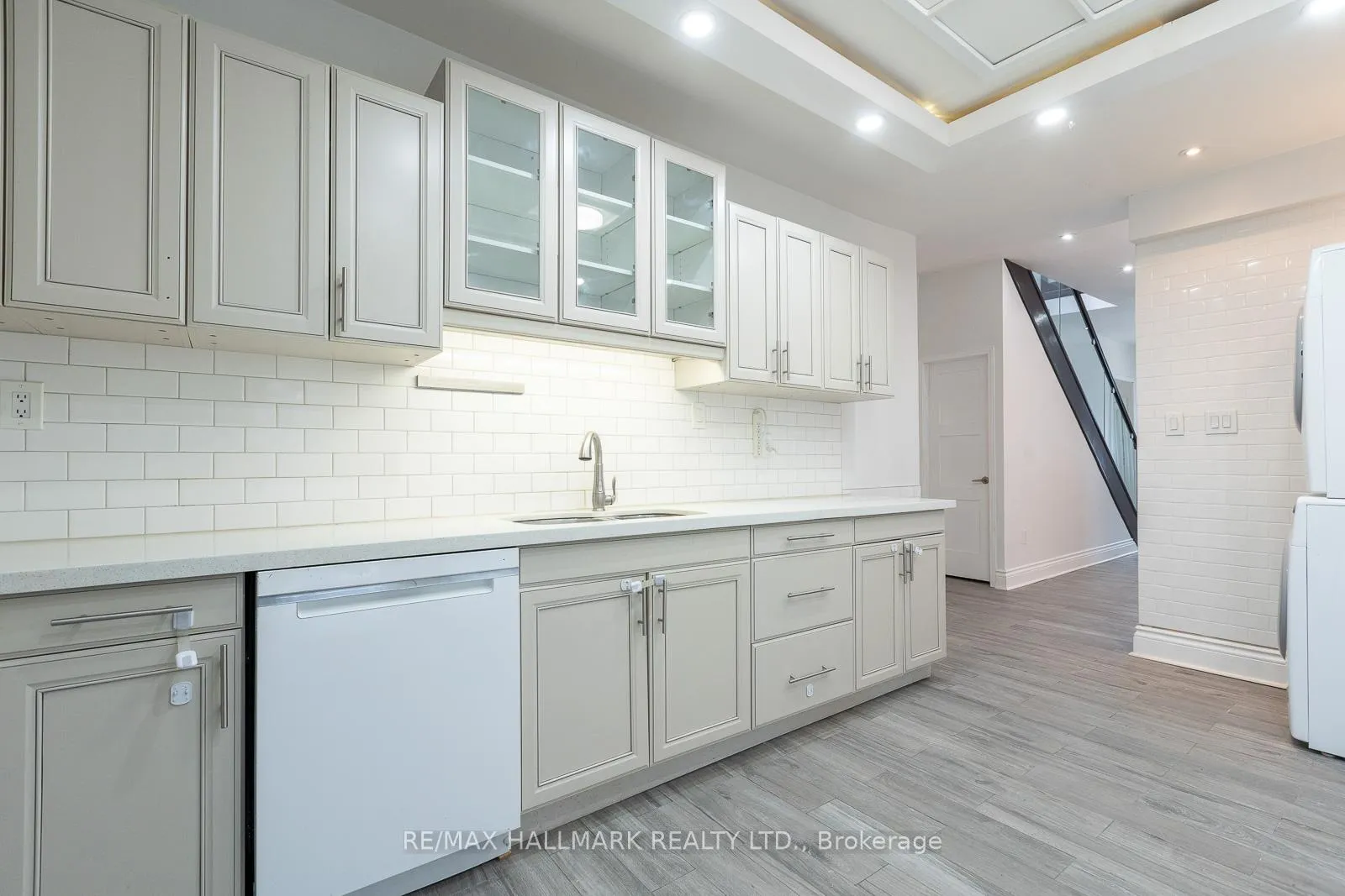 Photo 26 of 908 Eastern Avenue, Toronto, Greenwood-Coxwell — HOMEH