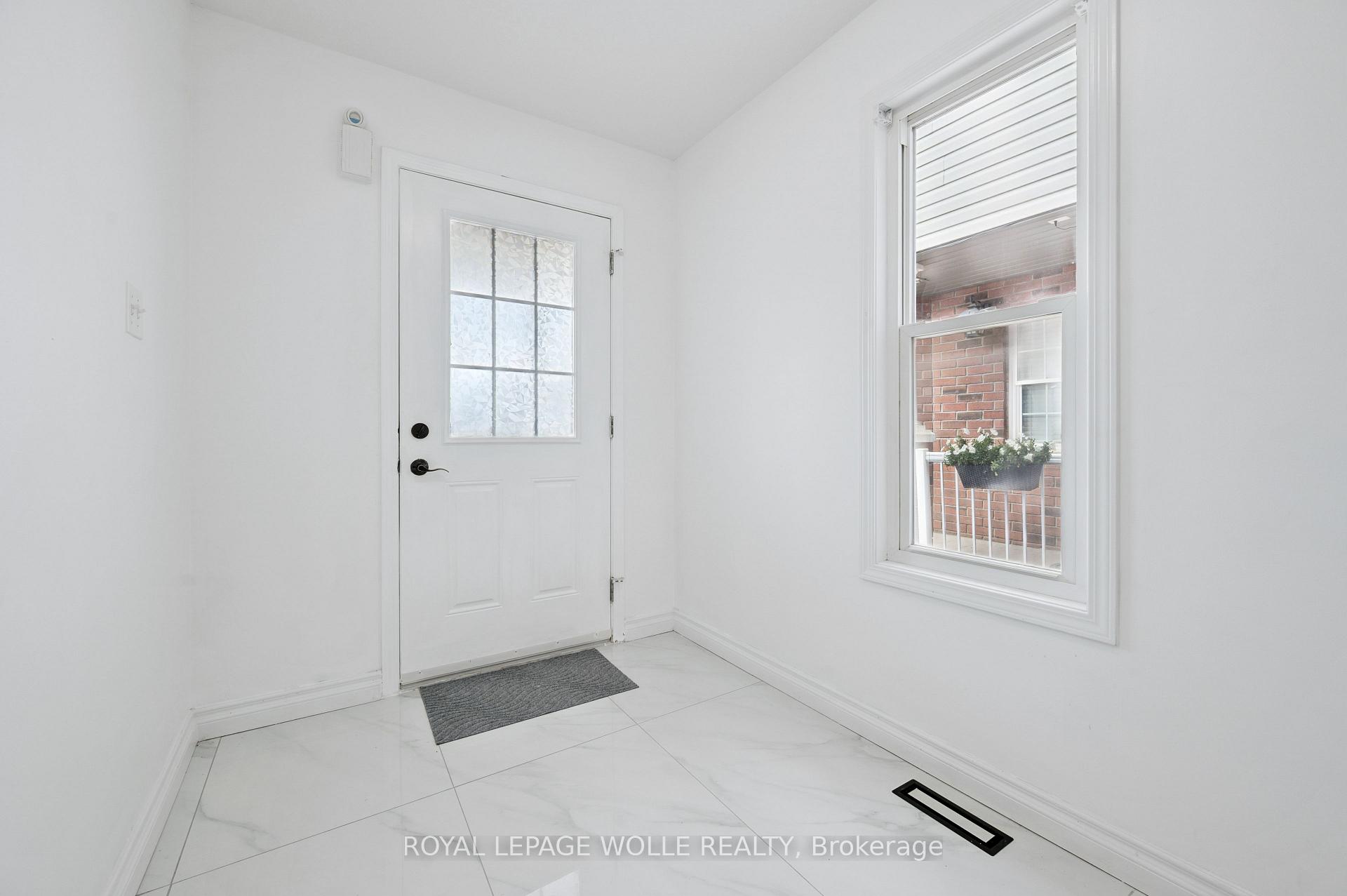 Photo 5 of 114 Woodbine Avenue, Kitchener — HOMEH